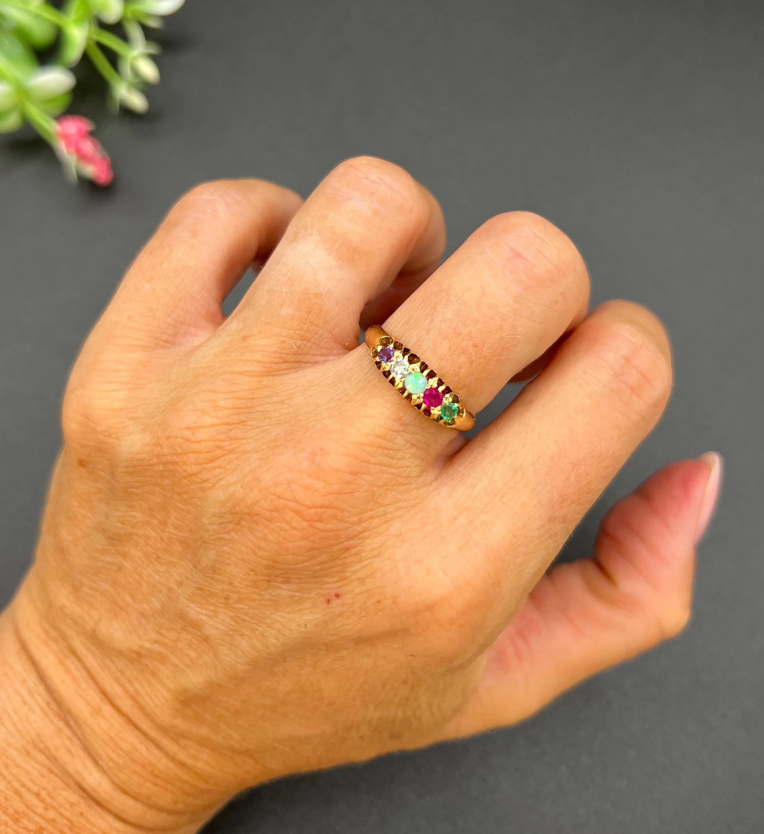 Antiker Adore Ring 

18ct Gelbgold 

Gepunzt: Birmingham 1857

Herstellerzeichen F G 

Wir präsentieren diesen atemberaubenden ADORE Ring aus 18 Karat Gelbgold, ein wahrer Inbegriff von Eleganz und Charme. Dieser fabelhafte viktorianische
