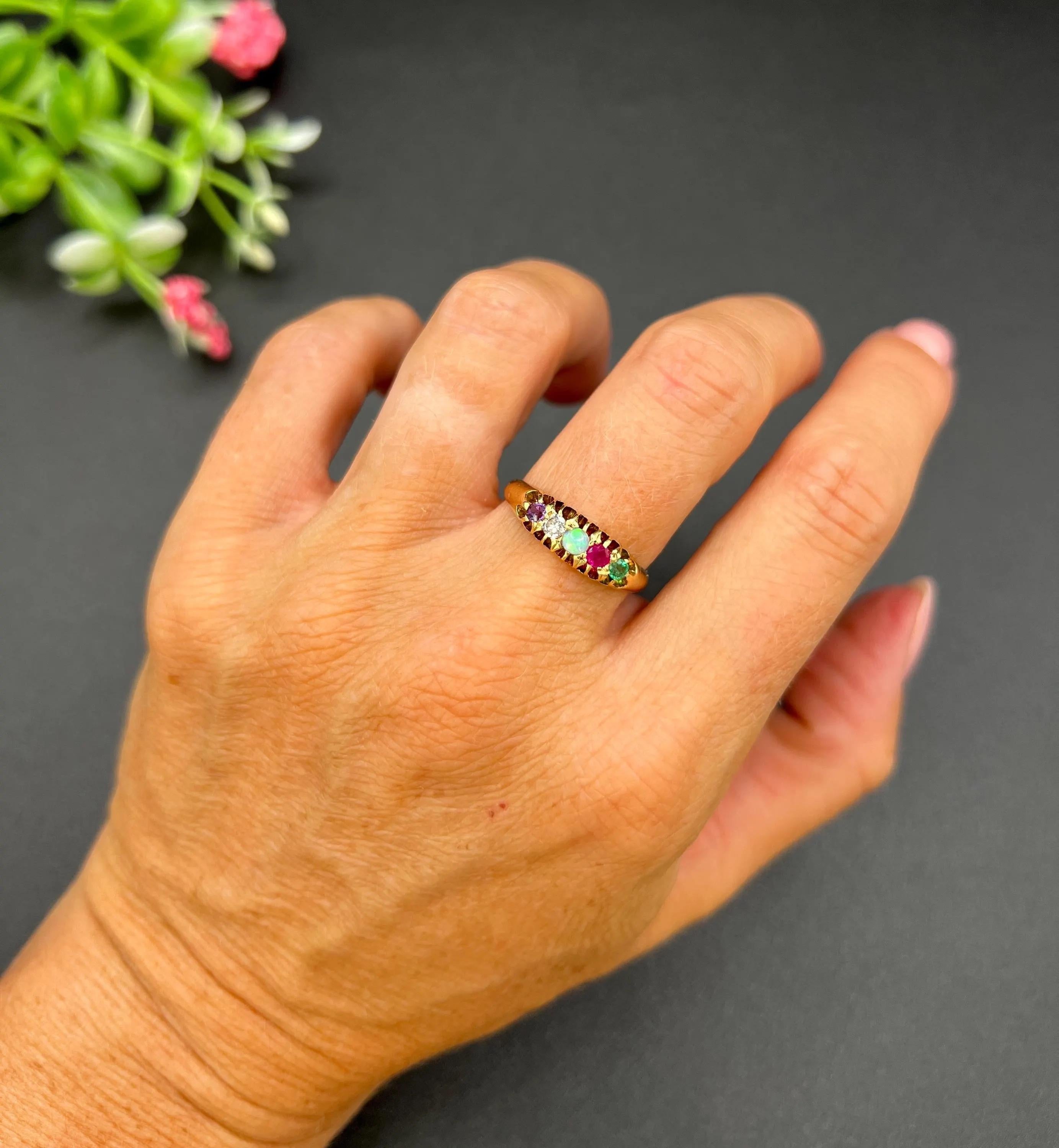 Akrostichon ADORE Ring Viktorianisch 18ct Gold Amethyst Diamant Opal Rubin und Smaragd (Rundschliff)