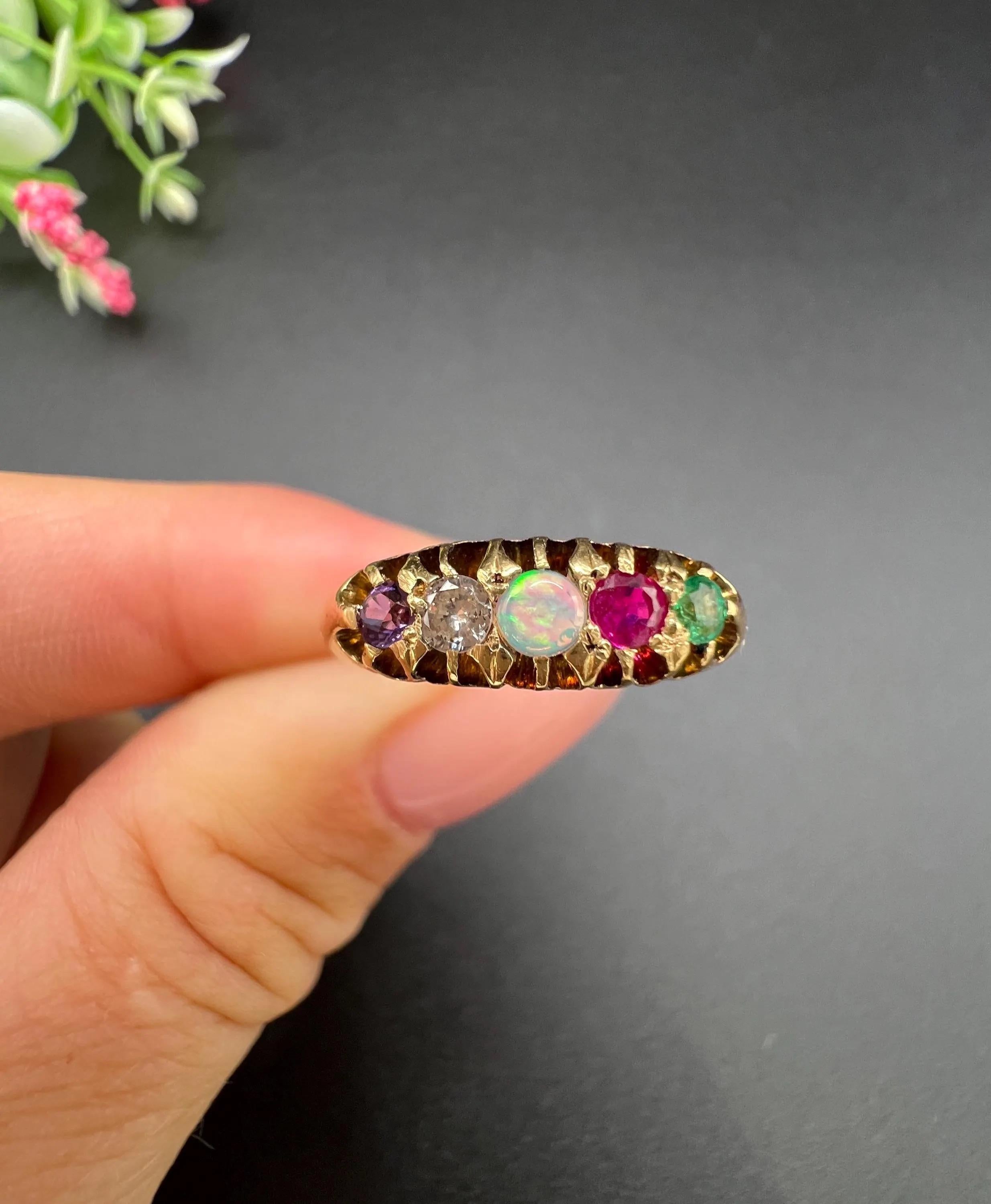 Akrostichon ADORE Ring Viktorianisch 18ct Gold Amethyst Diamant Opal Rubin und Smaragd im Zustand „Gut“ in Brighton, GB