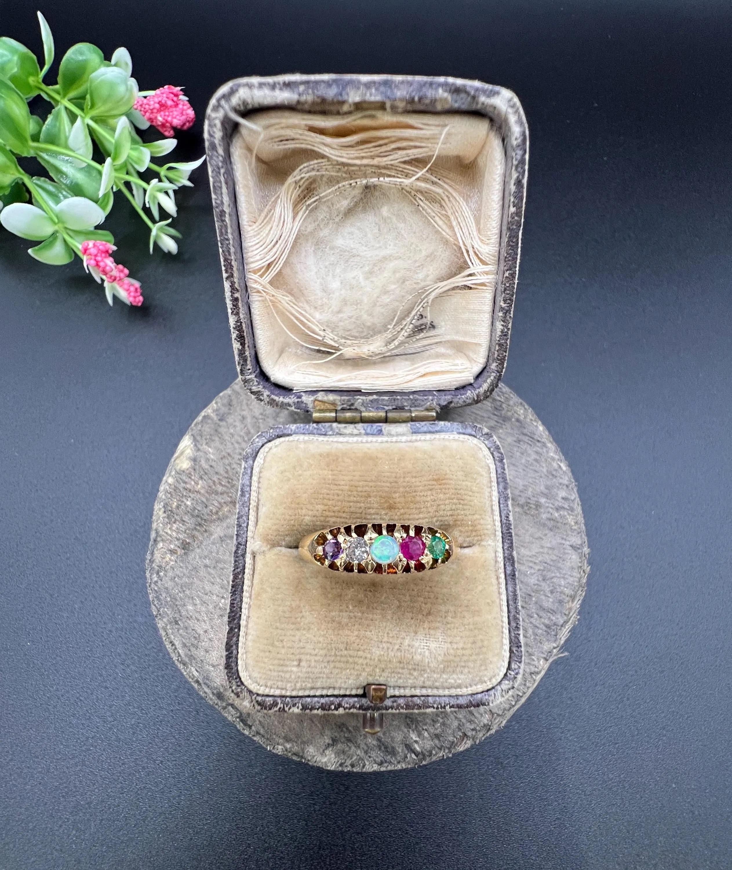 Akrostichon ADORE Ring Viktorianisch 18ct Gold Amethyst Diamant Opal Rubin und Smaragd 2