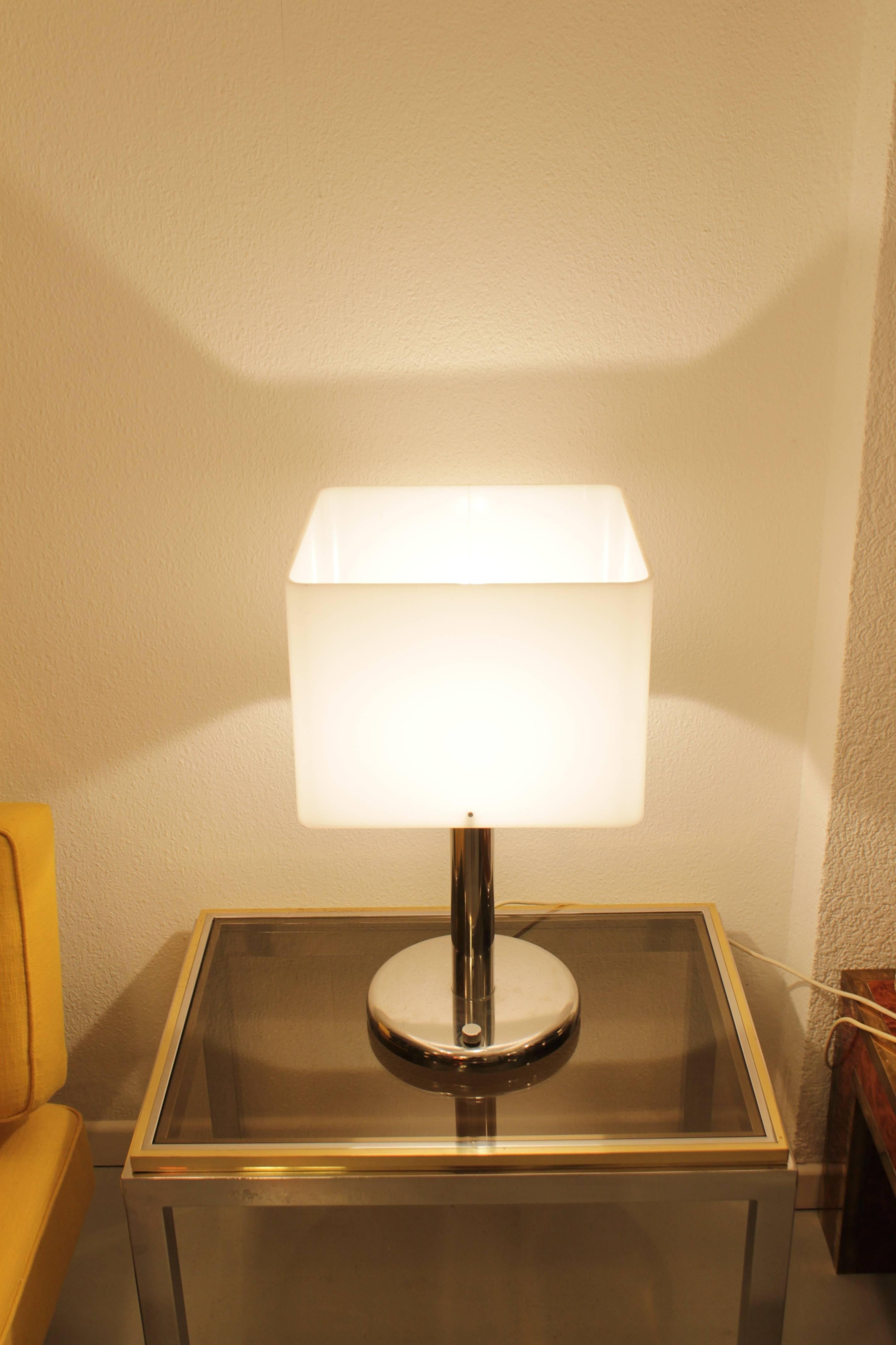 Acrylic and Chrome Table Lamp by RAAK For Sale 4