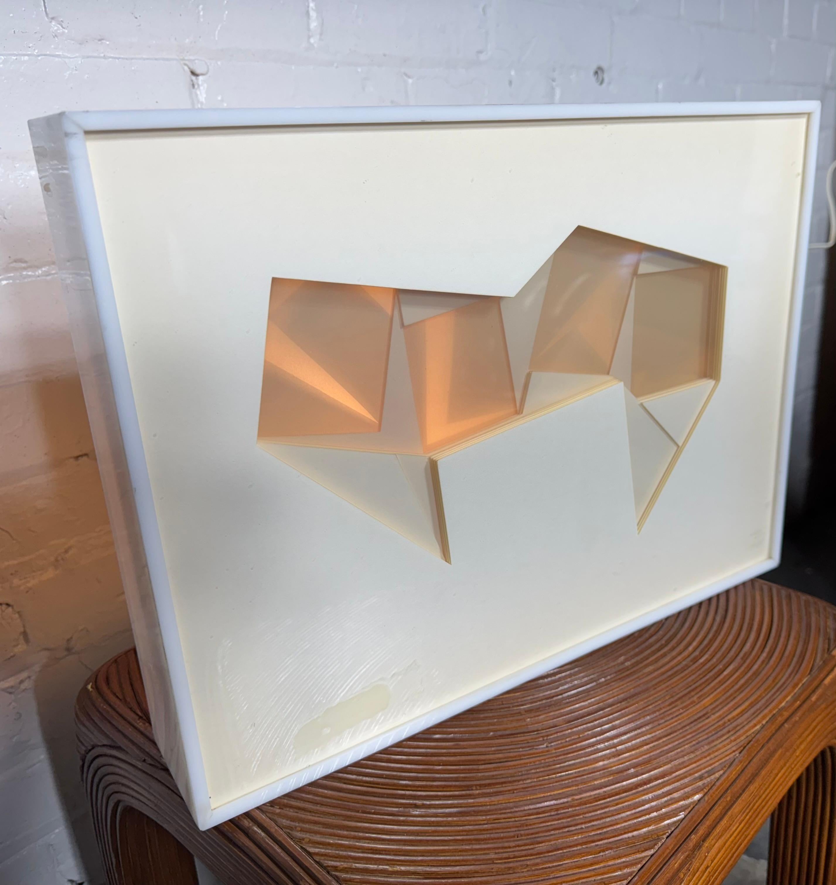 Acrílico y papel / escultura de técnica mixta de Sam Russo, Artista de W N Y Hecho a mano en venta
