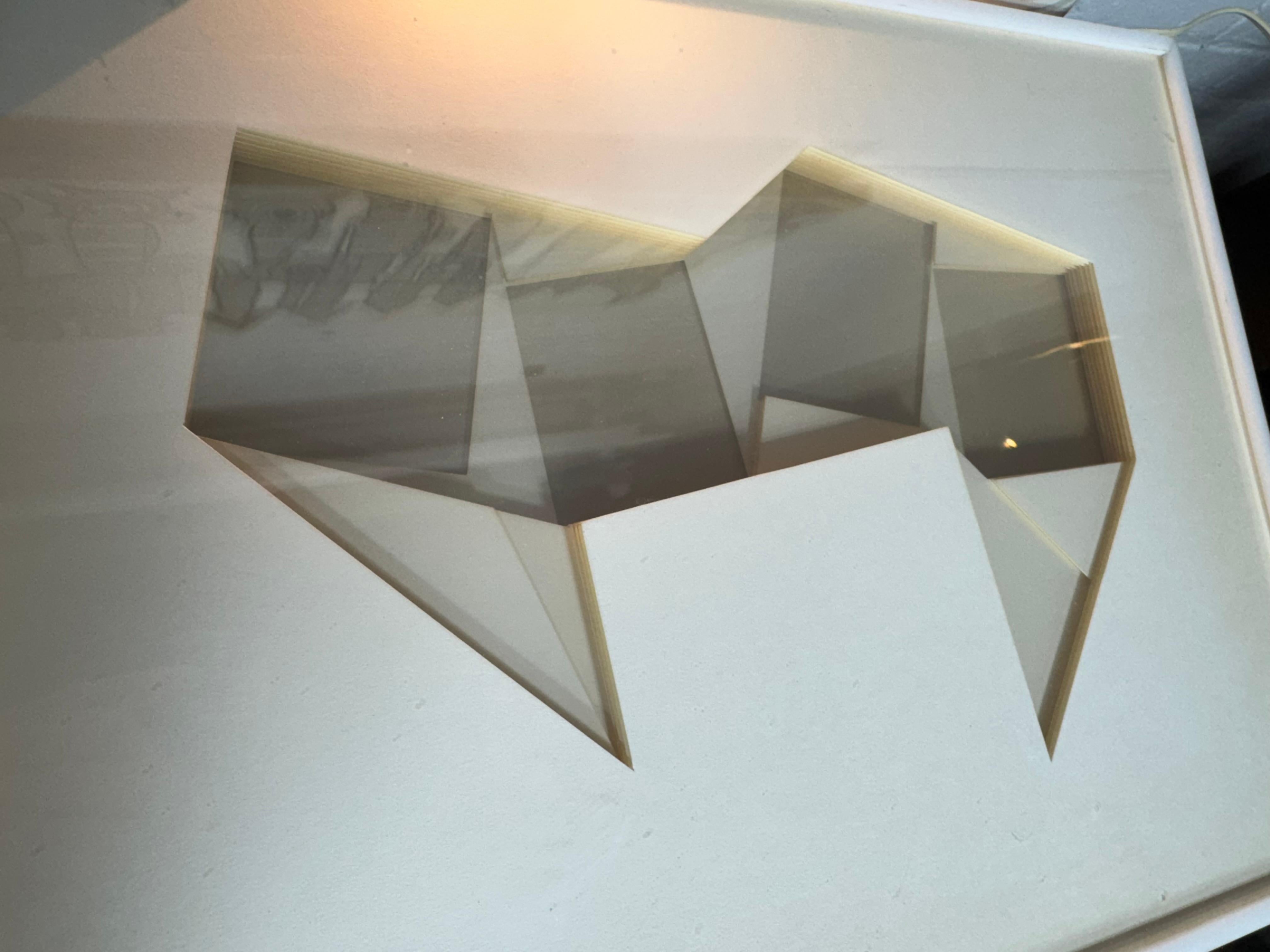Acrílico y papel / escultura de técnica mixta de Sam Russo, Artista de W N Y en venta 2