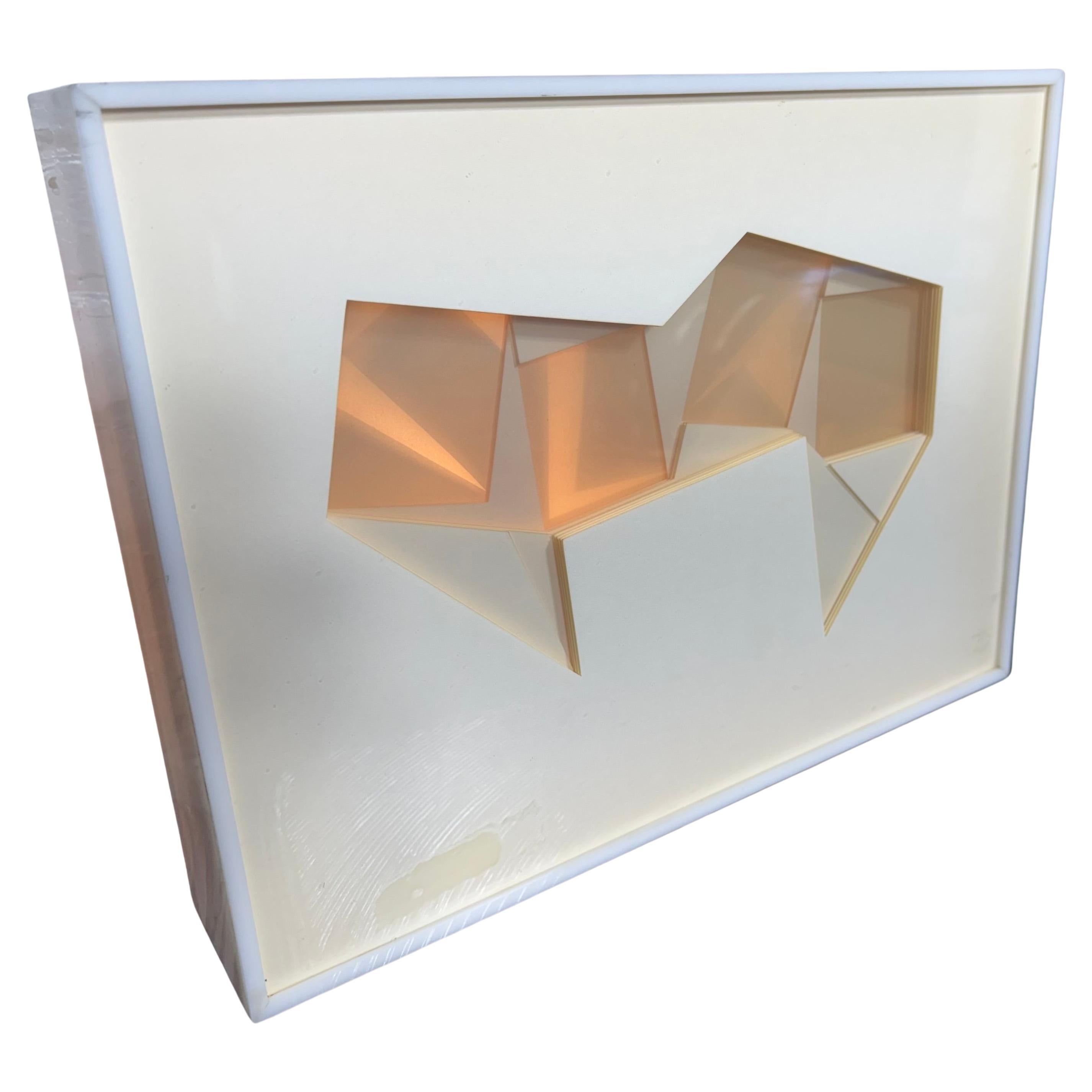 Acrílico y papel / escultura de técnica mixta de Sam Russo, Artista de W N Y en venta