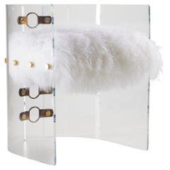 Acrílico, latón, acero bronceado y piel de oveja de Mongolia blanca Silla de comedor Jetson