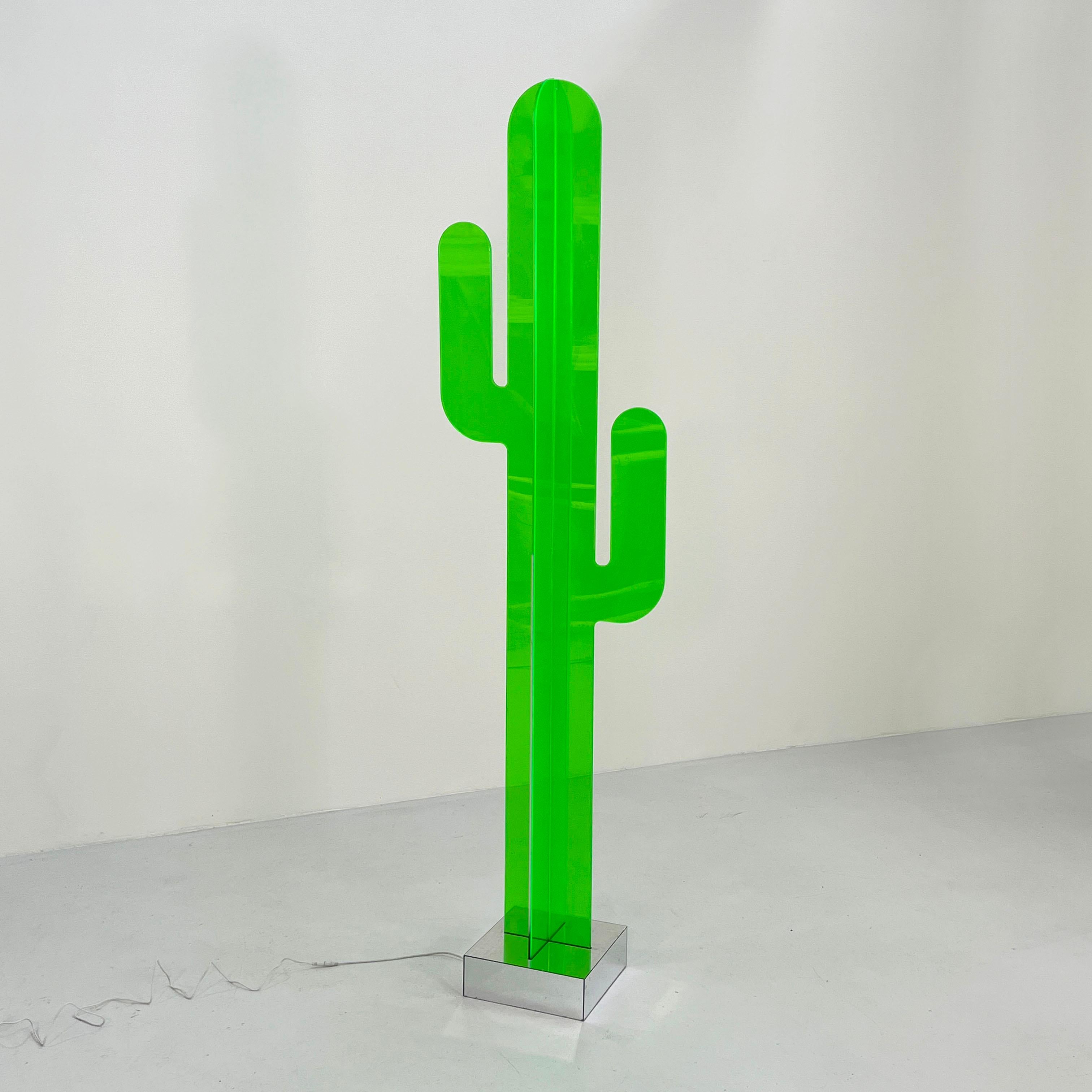 Acrylic Cactus Floor Lamp, 2000s In Good Condition In Ixelles, Bruxelles