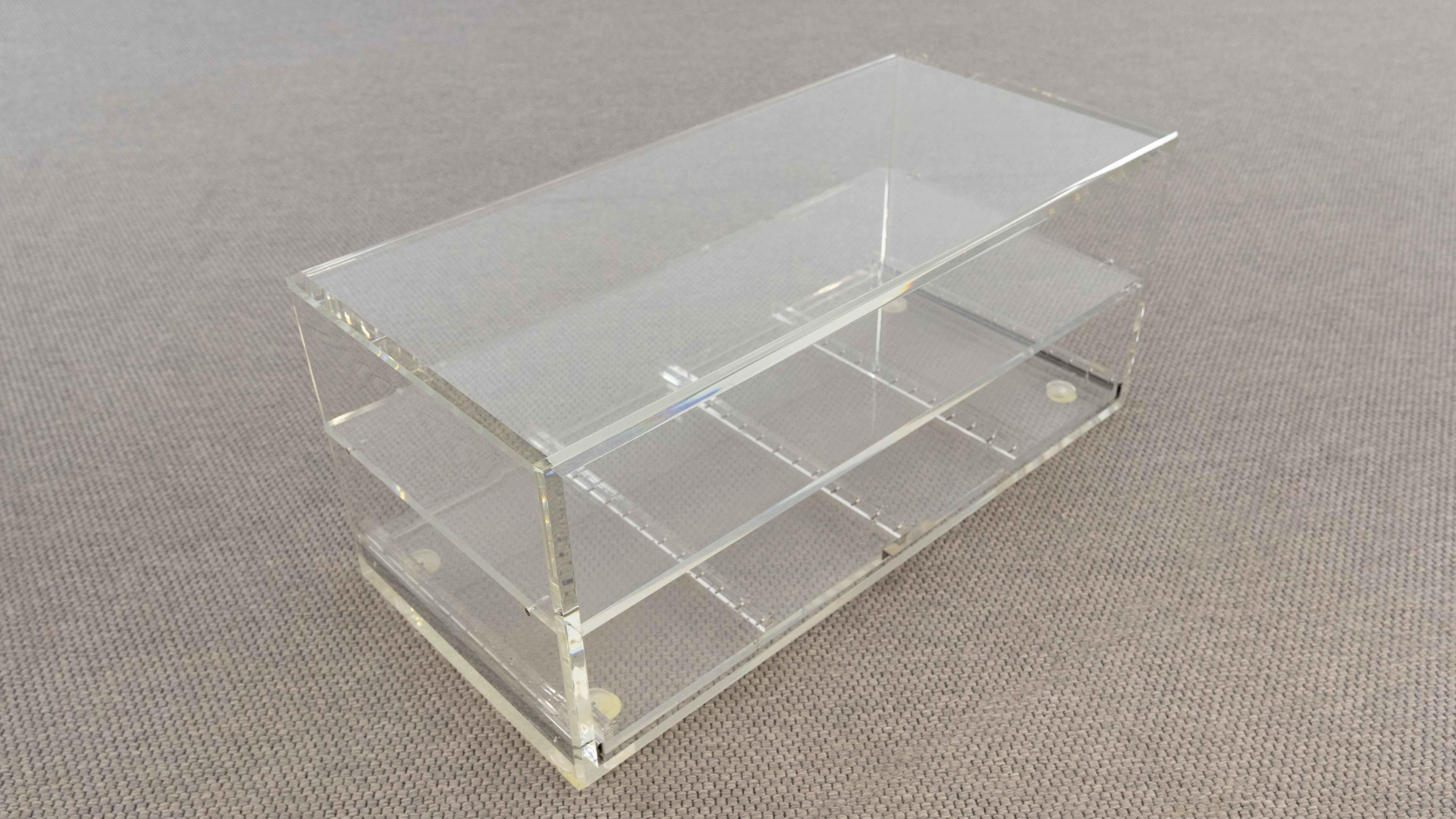Table basse en acrylique avec tiroir, plexiglas et lucite en vente 3