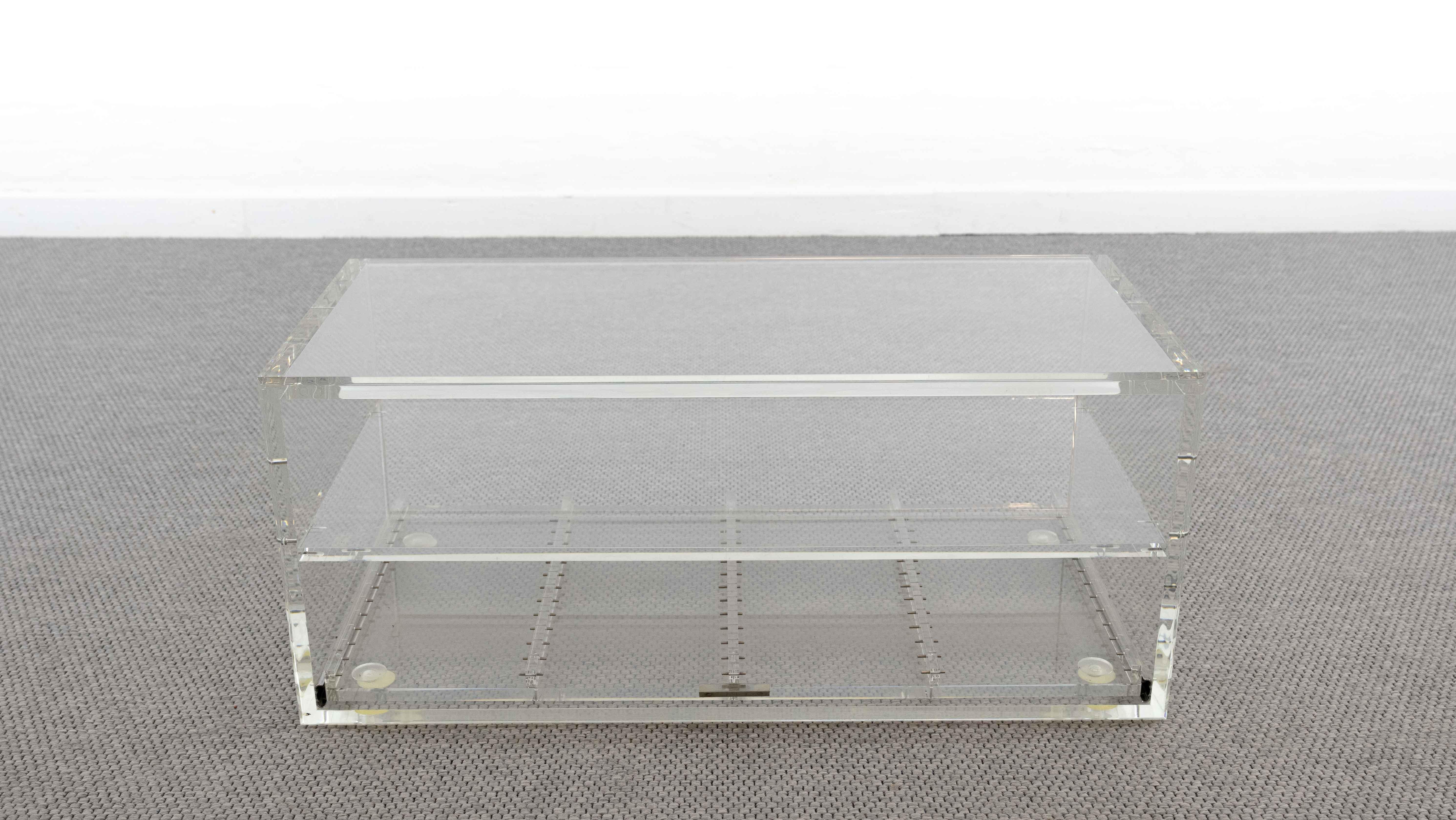 Table basse en acrylique avec tiroir, plexiglas et lucite en vente 1