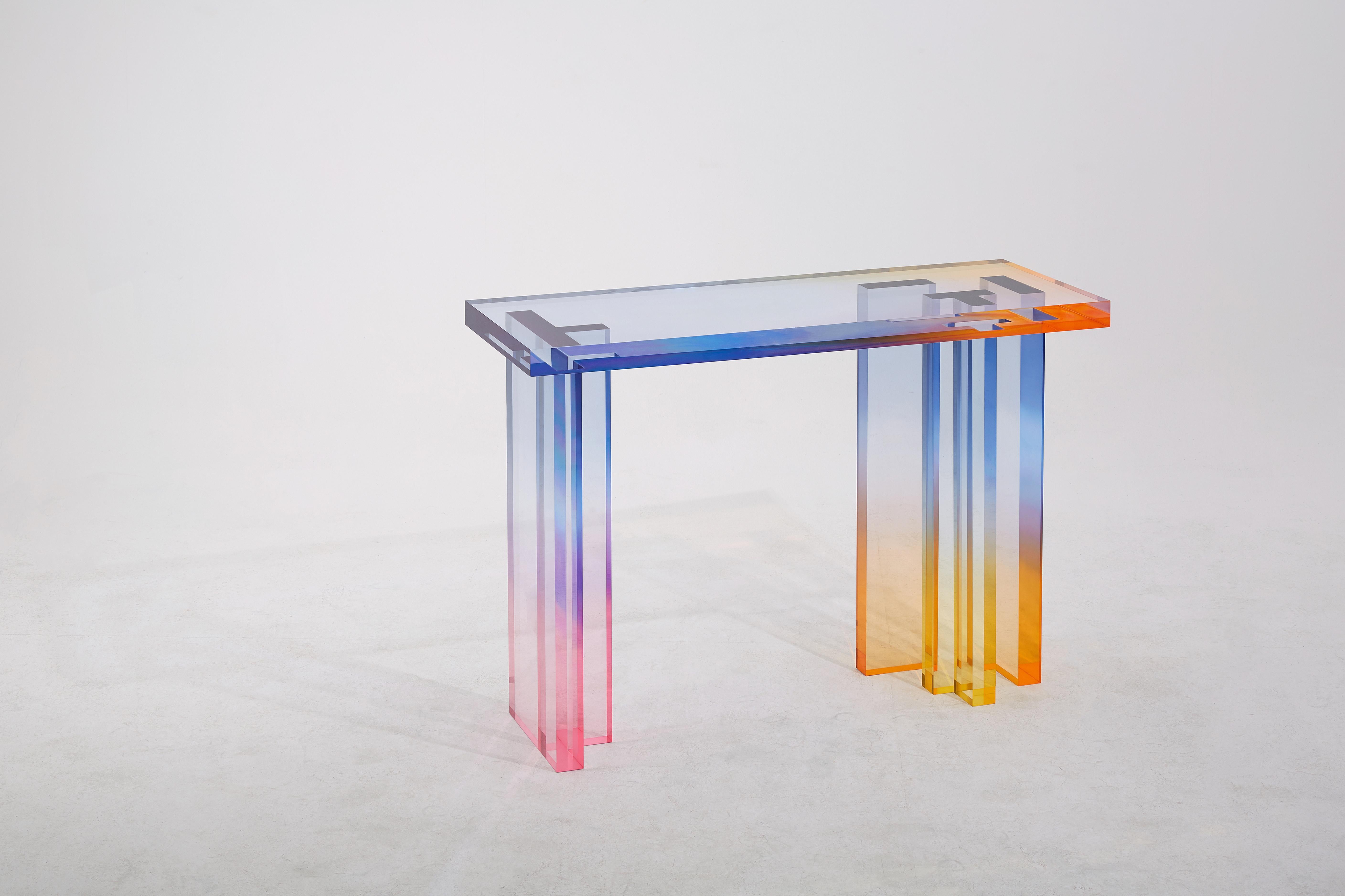 Crystal series is a work inspired from nature. Inspired by the sky’s beautiful and rich colors, specifically those from sunset and sunrise. As we know, the sky is non-material in its existence. Saerom Yoon tried to express our experience of the sky