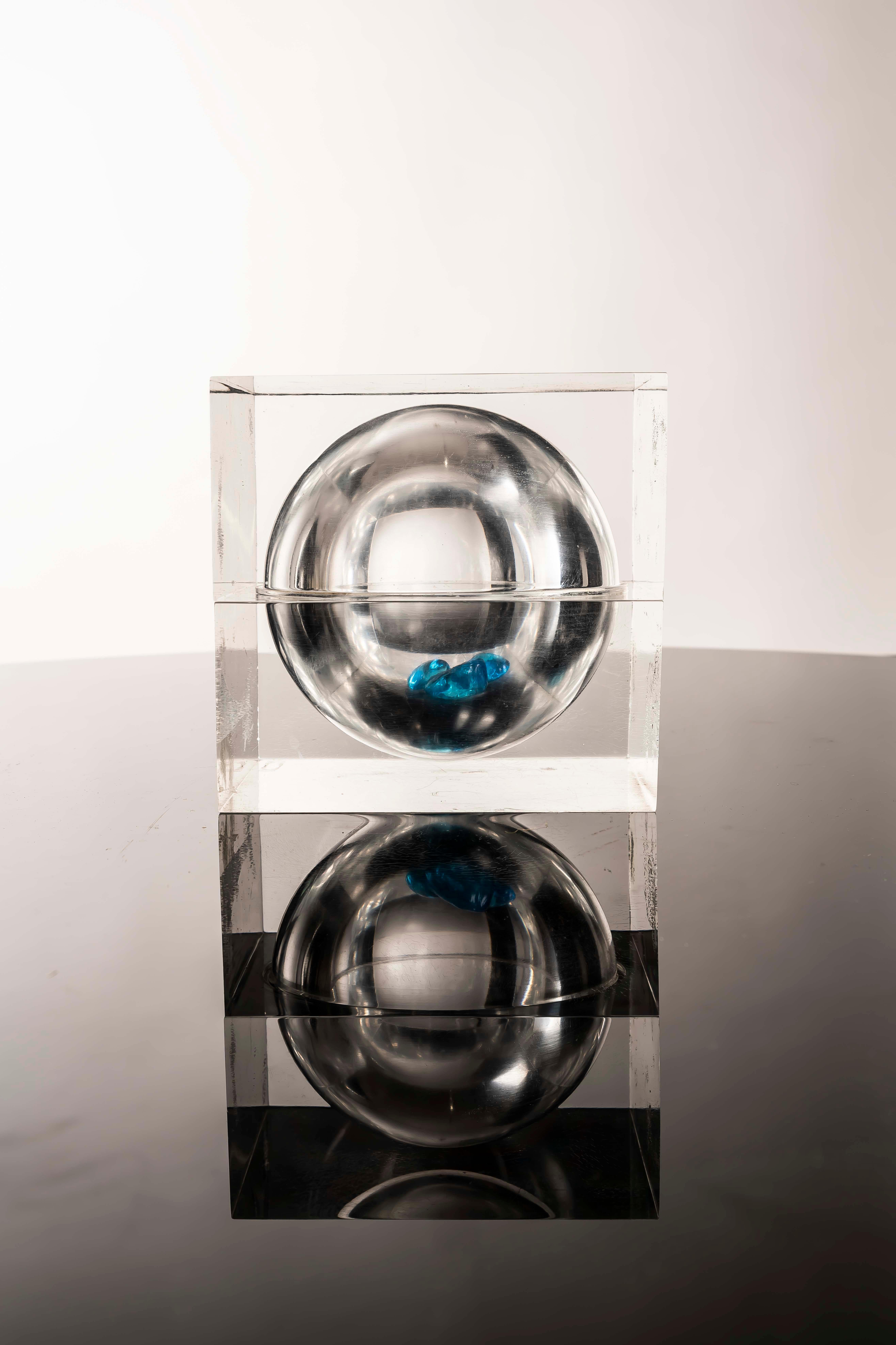 Acrylic Cube Box with Spherical Cavity, Attributed to Albrizzi, 1970s For Sale 4