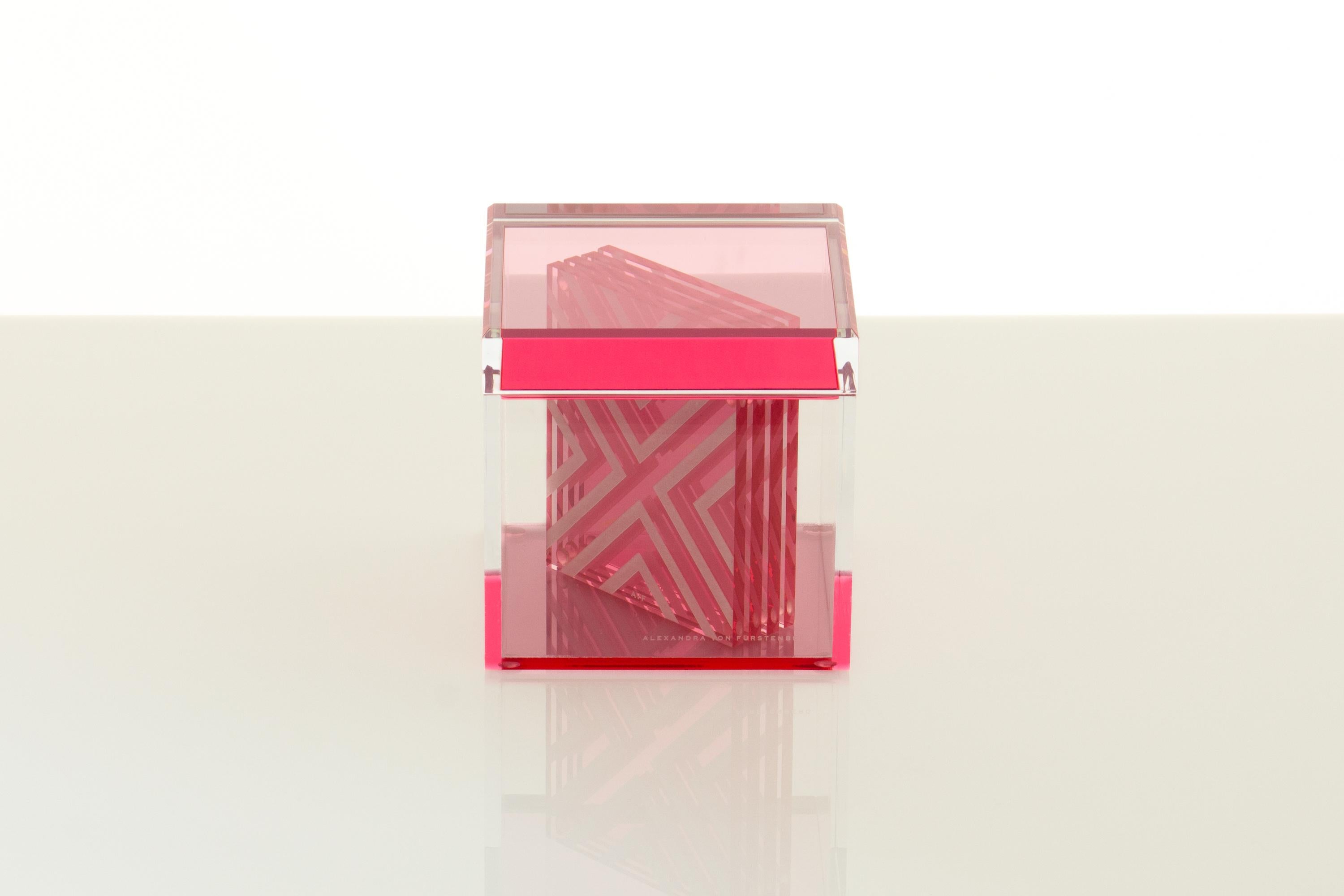 Caja cúbica acrílica en tulipán de la diseñadora Alexandra Von Furstenberg Moderno en venta