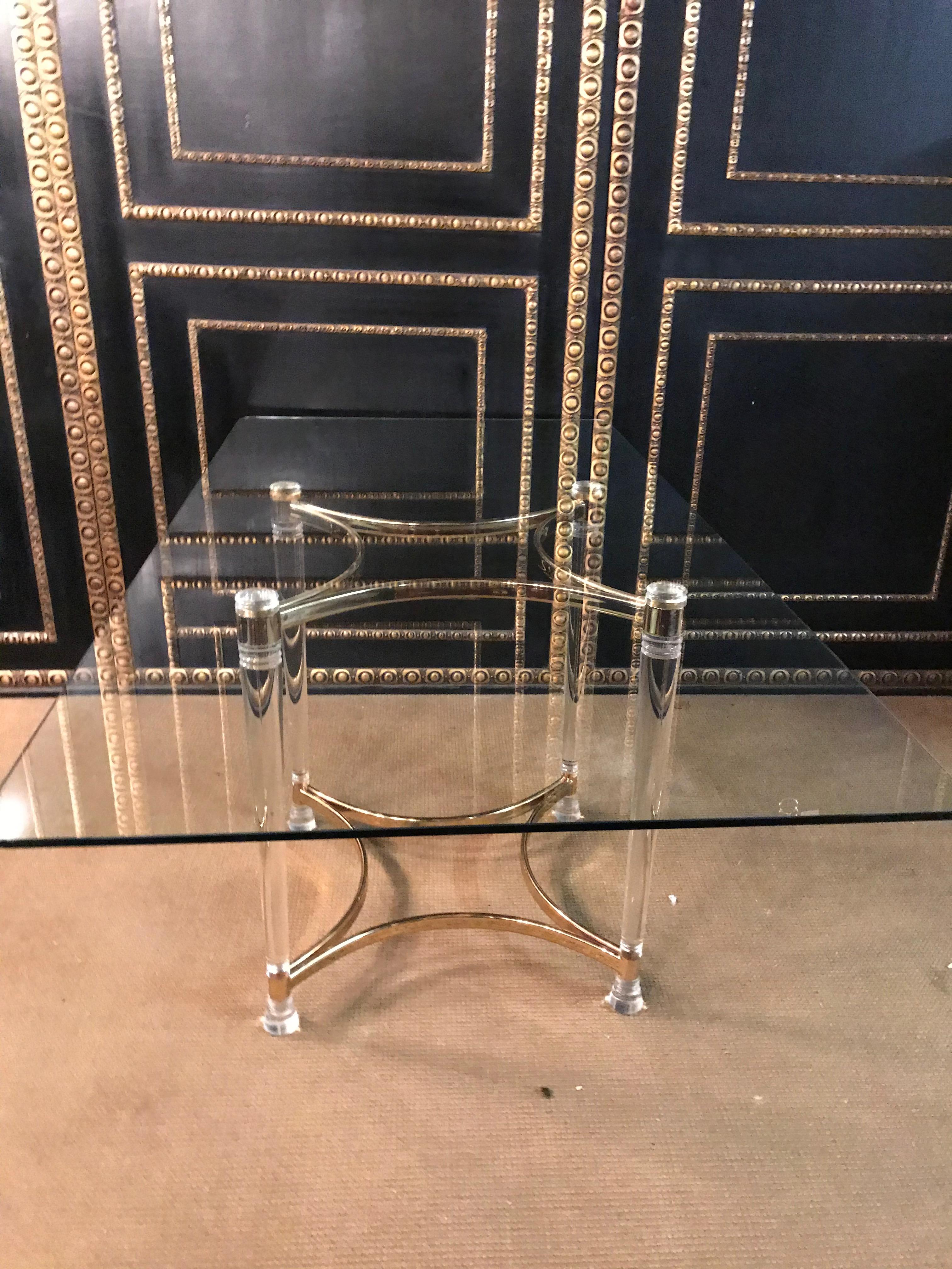 Acrylic Dining Table with Four Collumns Legs and rectangular Glass Plate 2