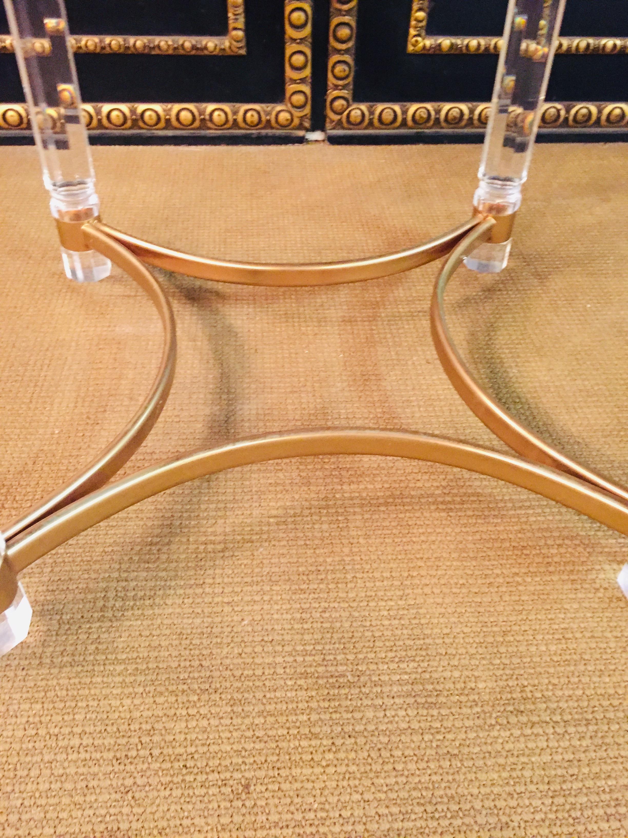 Acrylic Dining Table with Four Collumns Legs and Round Glass Plate In Good Condition In Berlin, DE