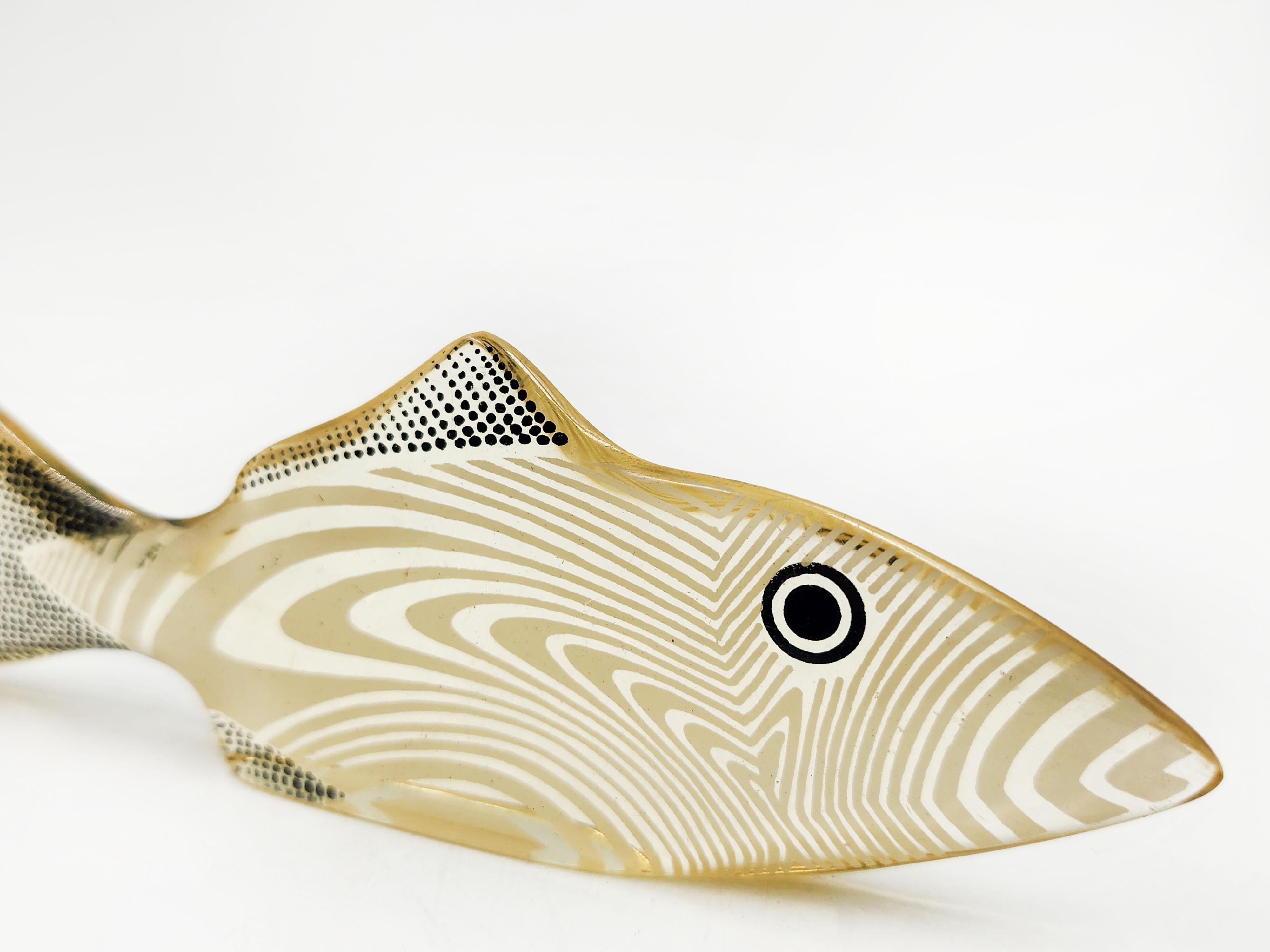 Figura di pesce in acrilico di Abraham Palatnik degli anni '60
Figura in acrilico del designer brasiliano Abraham Palatnik, in questo pezzo possiamo vedere la rappresentazione di un pesce, dipinto a mano con diversi disegni e con il dettaglio