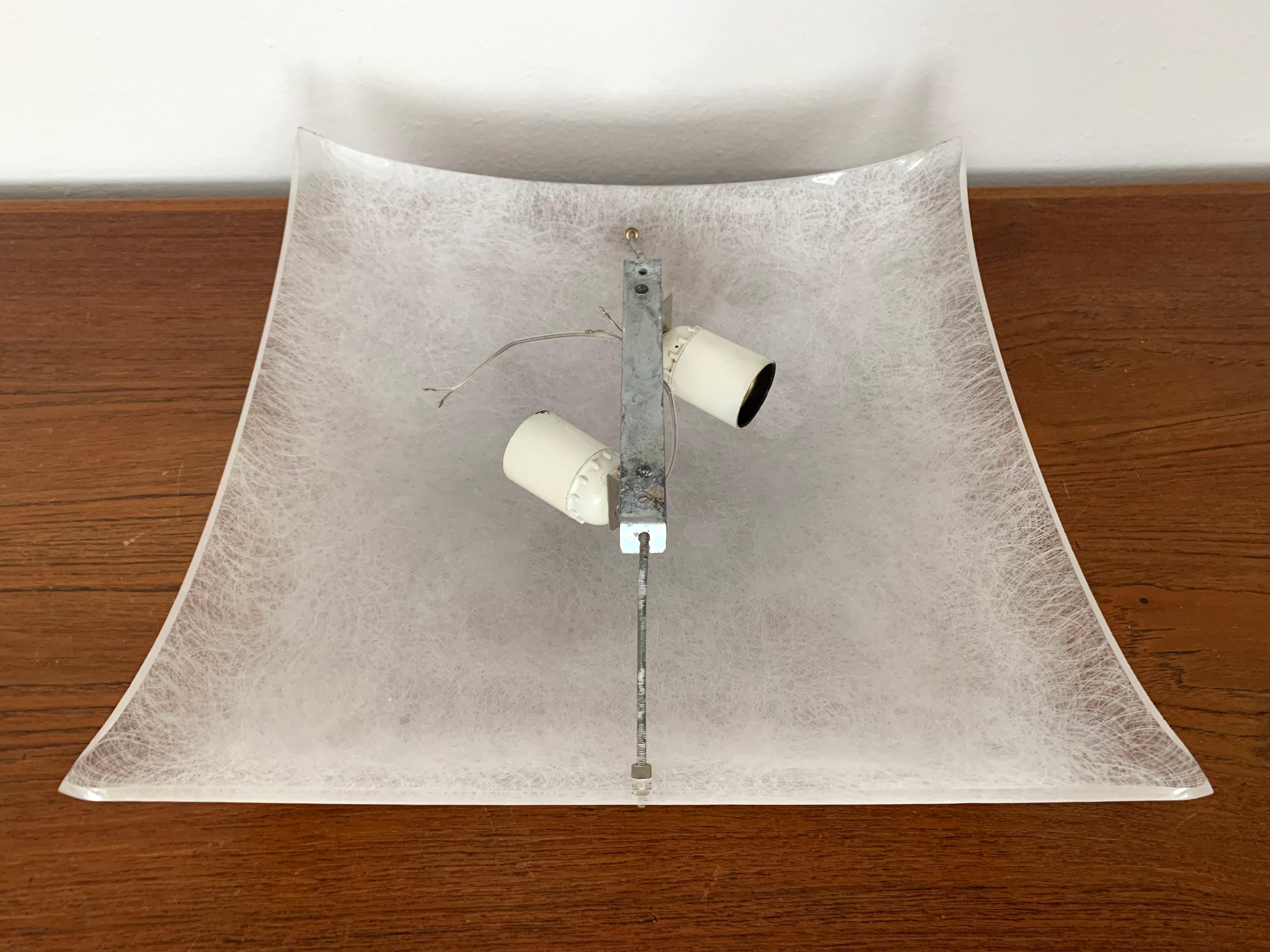 Lampe affleurante en acrylique en vente 3