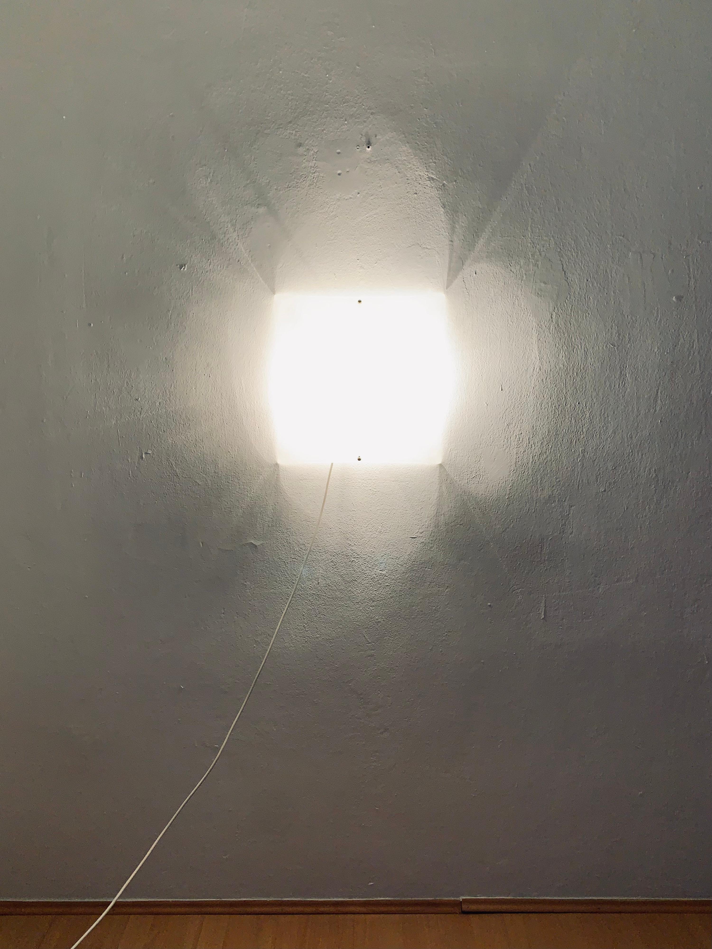 Milieu du XXe siècle Lampe affleurante en acrylique en vente