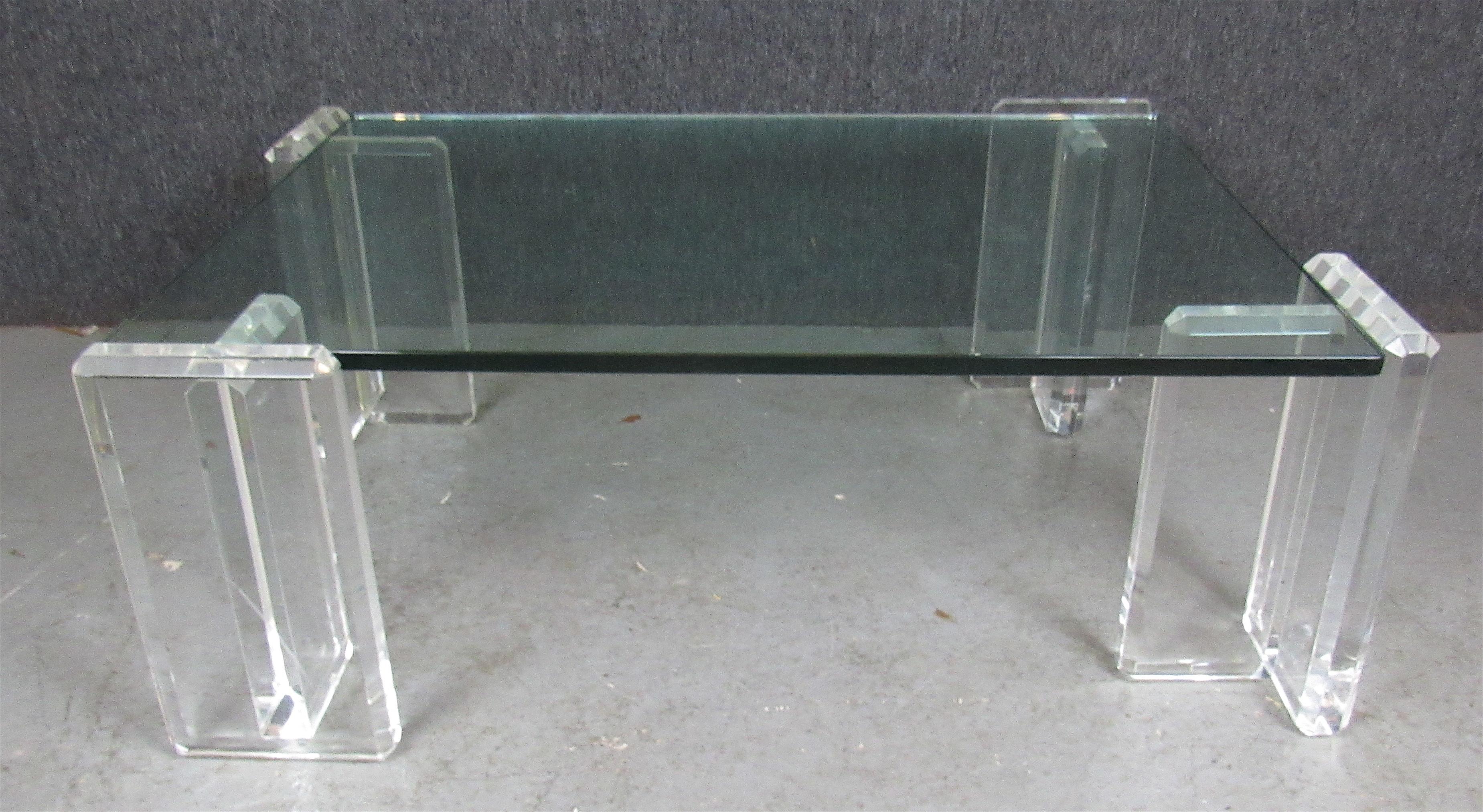 Vintage mid-century coffee table with thick glass top set on four clear lucite T-frame legs. Each leg can be arranged on different sides.
Please confirm location NY or NJ
