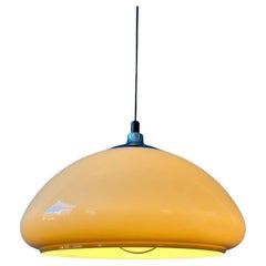 Beige Pilz-Pendelleuchte aus Acrylglas mit Chromplatte und Chromverschluss, 1970er Jahre
