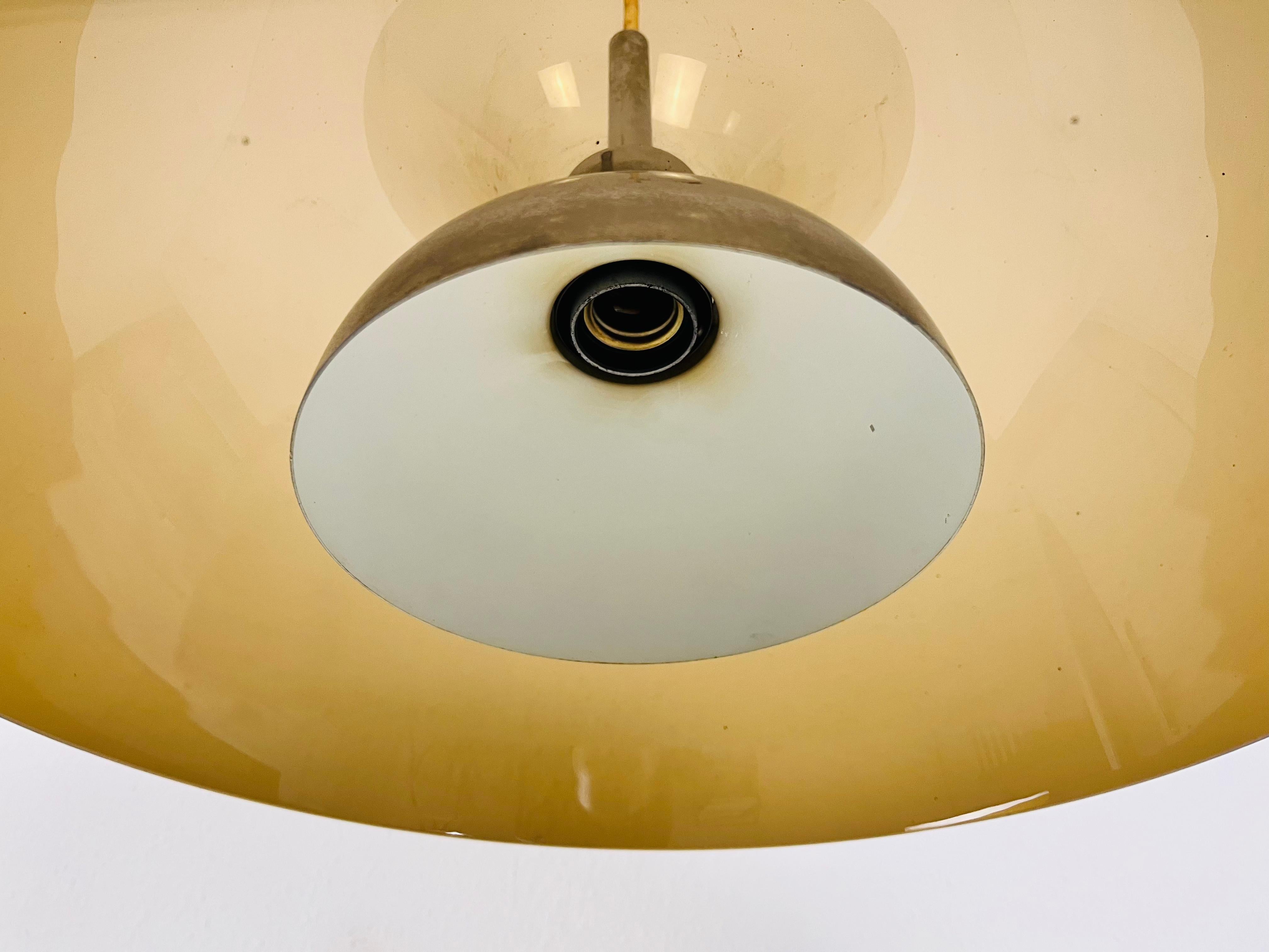 Anhängerlampe aus Acrylglas von Temde, 1970er Jahre im Angebot 3