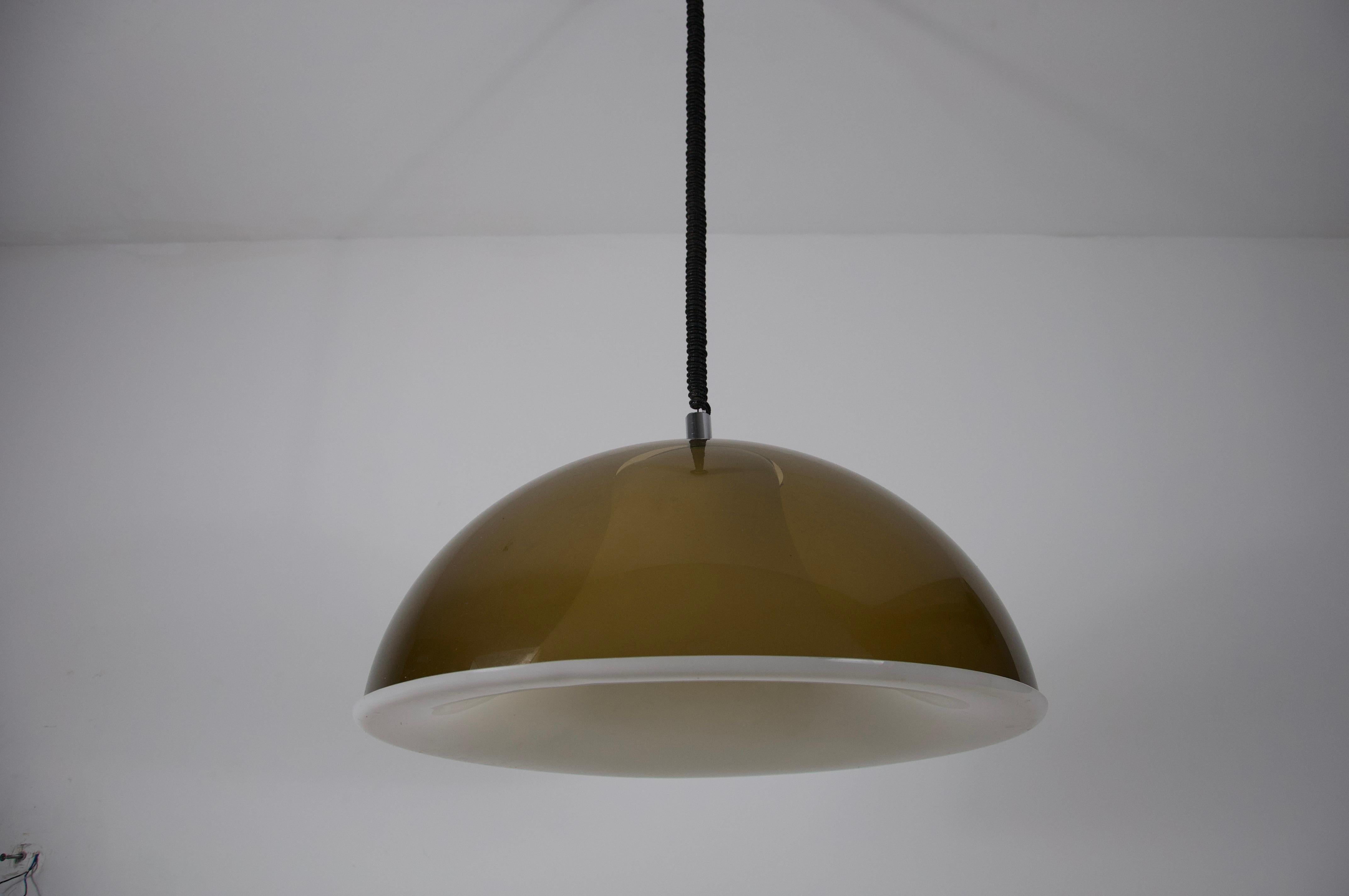 Lampada a sospensione in vetro acrilico di Temde, anni '70, Svizzera In condizioni buone in vendita a Hagenbach, DE