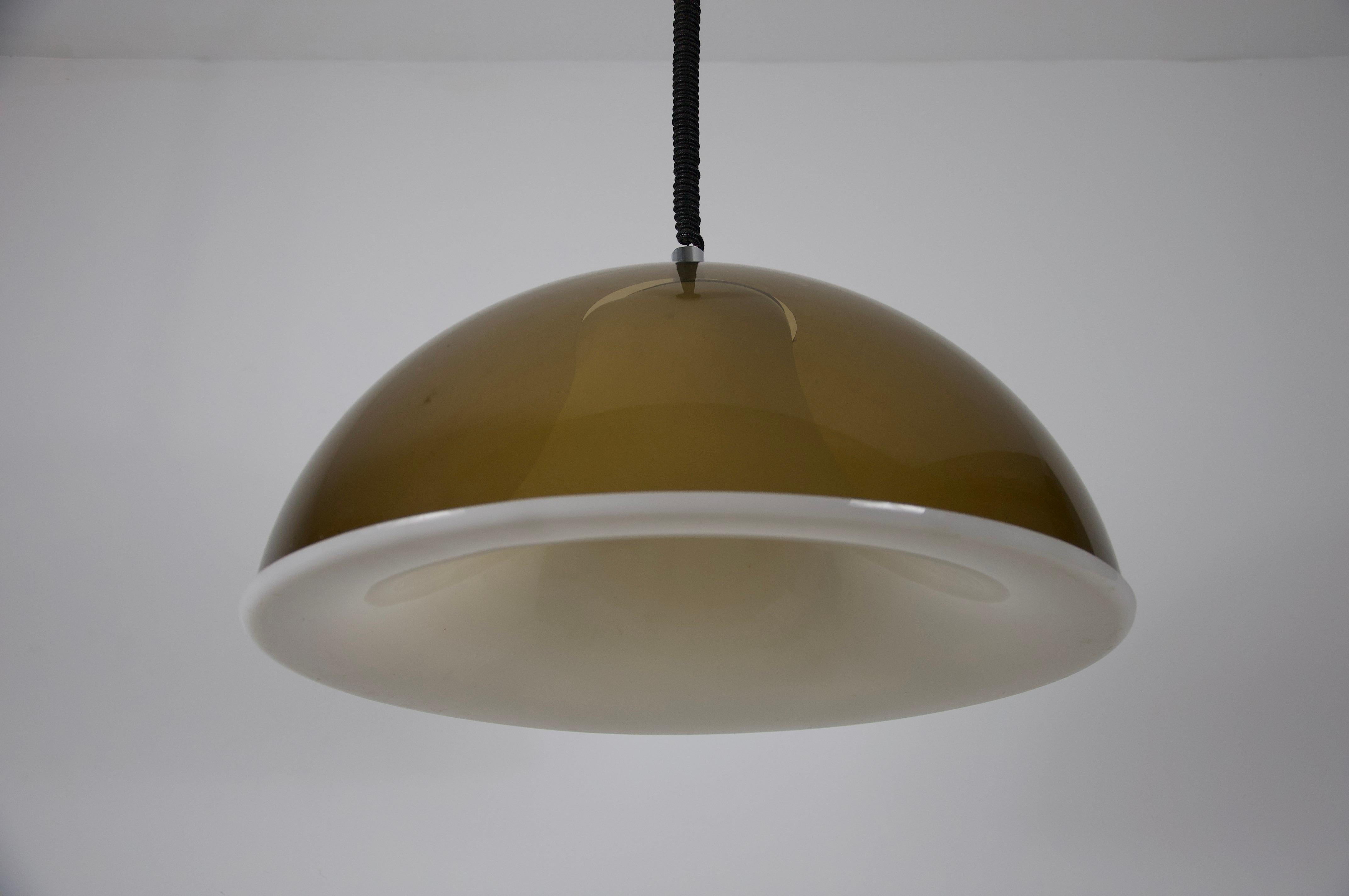 Fine XX secolo Lampada a sospensione in vetro acrilico di Temde, anni '70, Svizzera in vendita