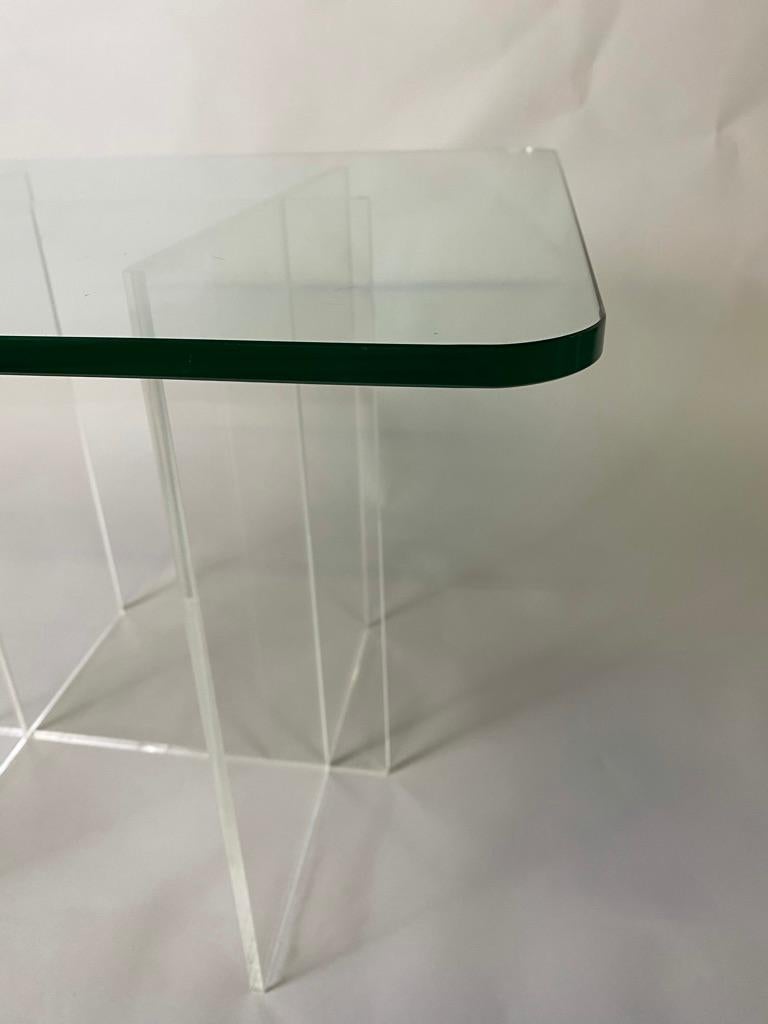 Acrylic, Lucite coffee table with glass top 1970s Hollis Style. Lucite base, 3 parts that slides together as a frame with a 1 cm thick glass top.
Measurement: top 64.5 x 64.5 x 1 cm, base 41.5 x 41.5 x 42 cm.