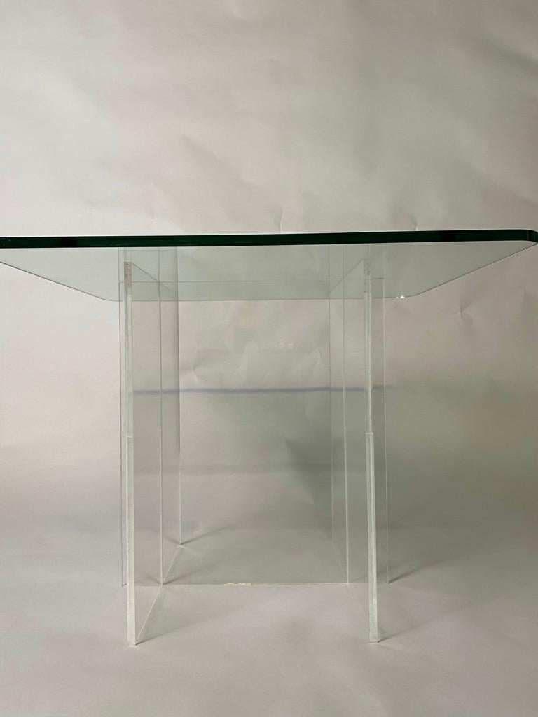 Acrylic, Lucite Coffee Table with Glass Top 1970s Hollis Style In Good Condition For Sale In Achterveld, NL