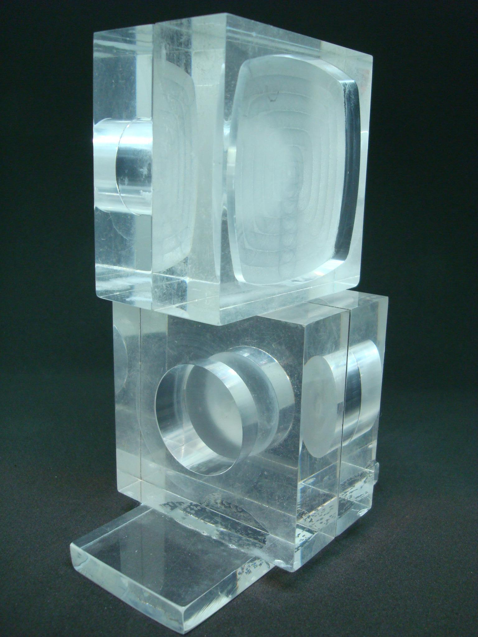 Mid Century / Modern -  Acrylic / Lucite Sculpture Abstract, 1960s In Good Condition For Sale In Buenos Aires, Olivos
