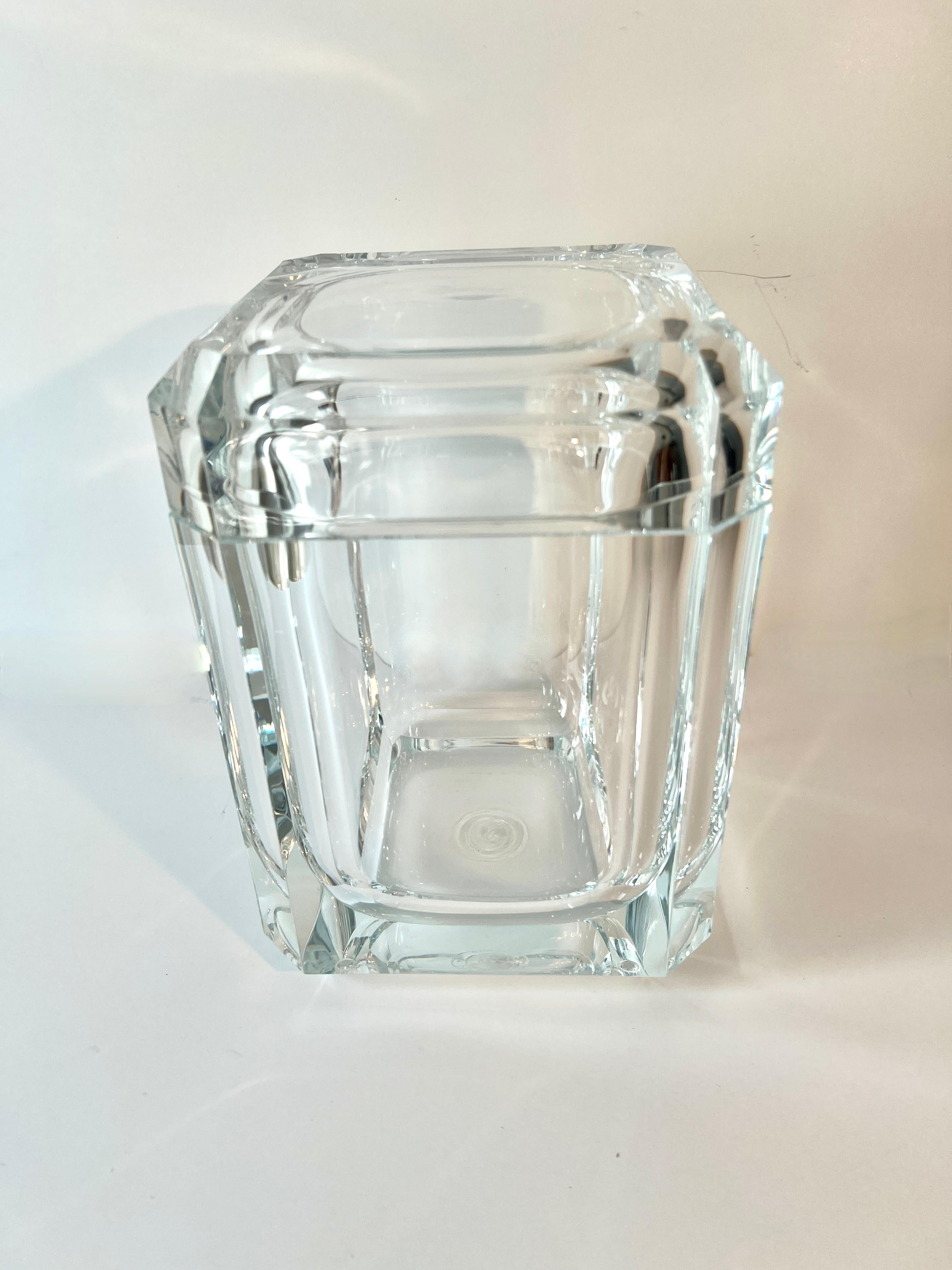 Mid-Century moderno Secchiello per il ghiaccio in acrilico del Mid Century Modern con piano girevole in vendita