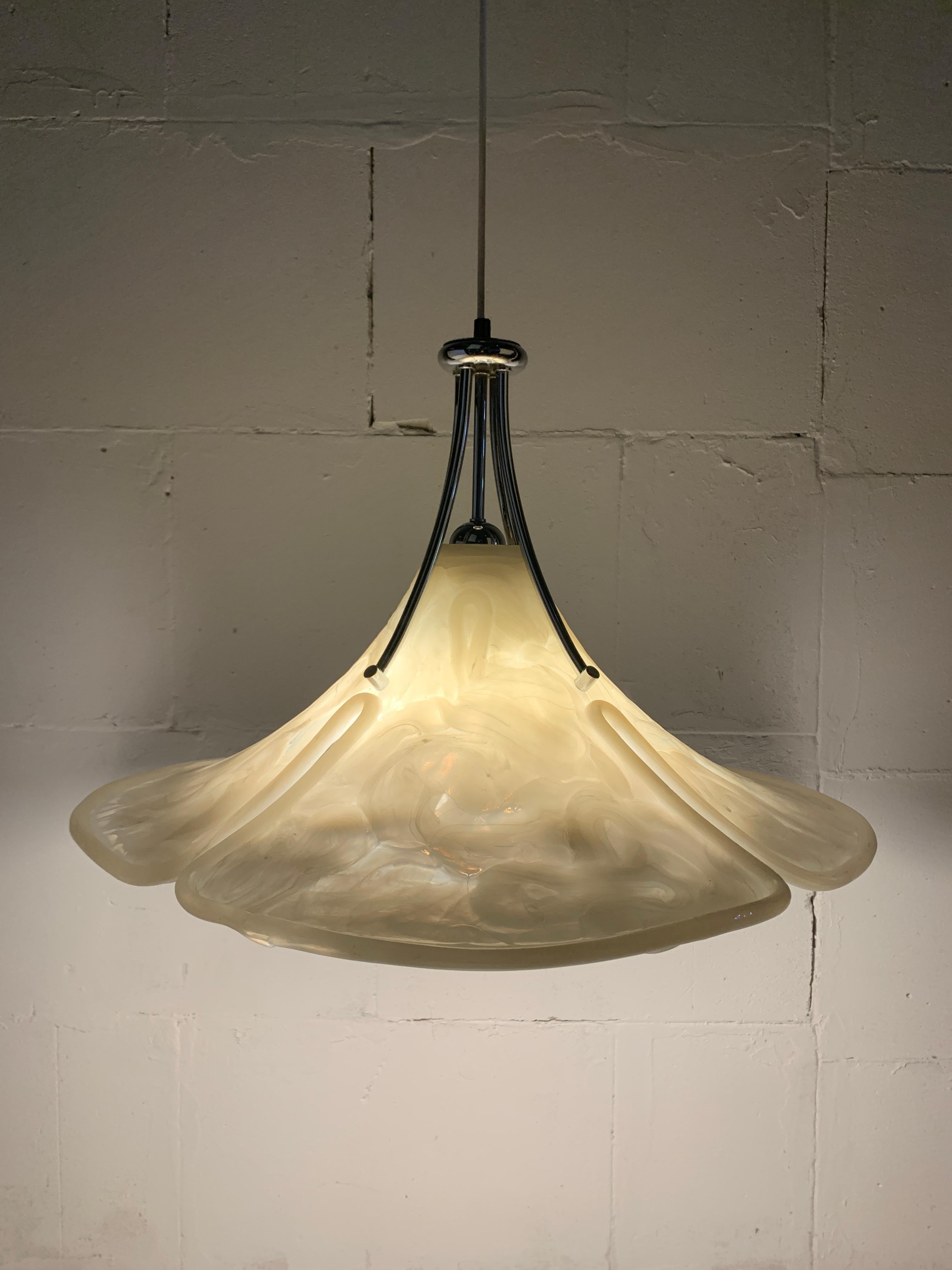 Lampada a sospensione a forma di trifoglio in acrilico di Murano, anni '70 in vendita 7