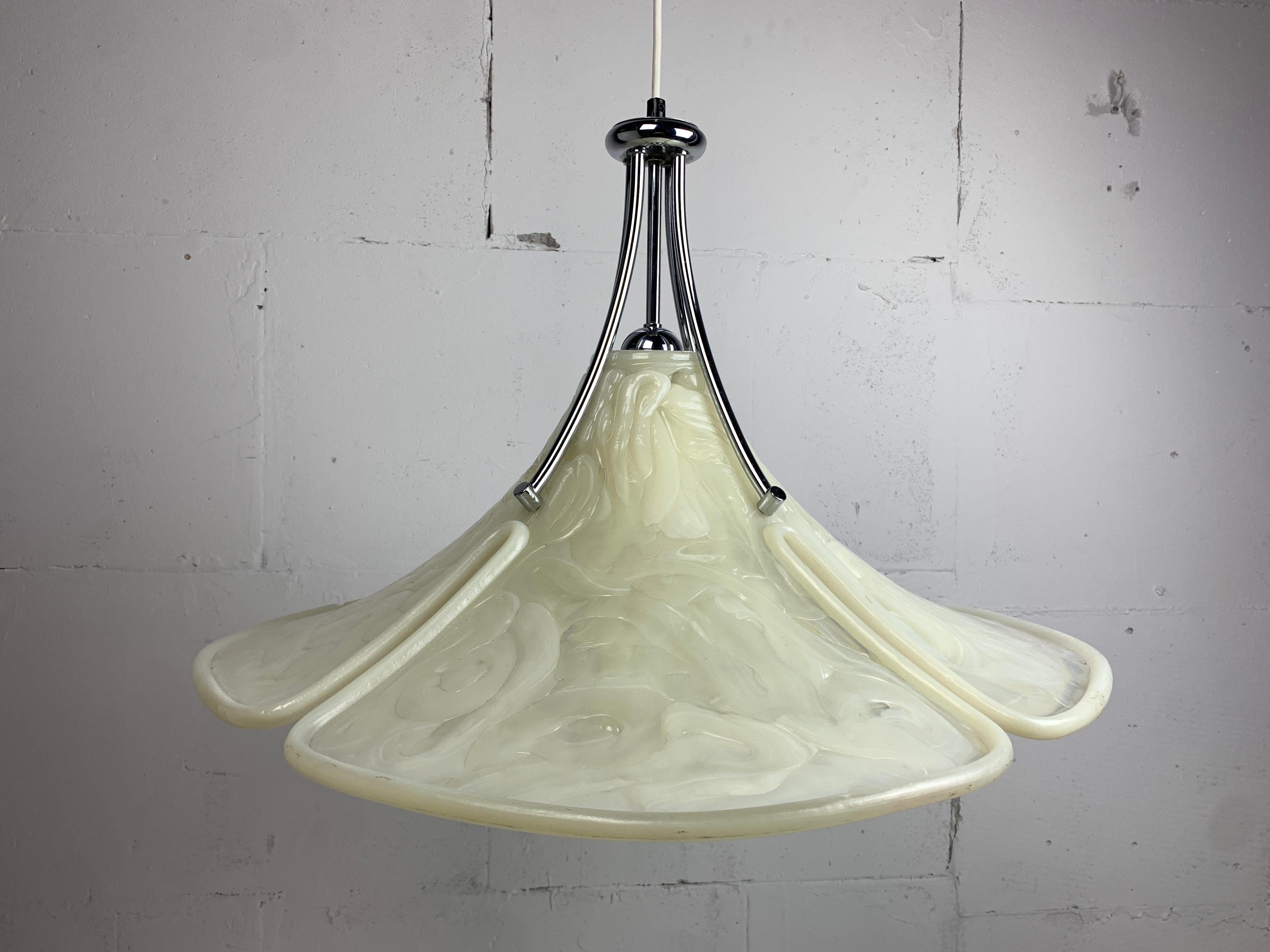 Space Age Lampada a sospensione a forma di trifoglio in acrilico di Murano, anni '70 in vendita