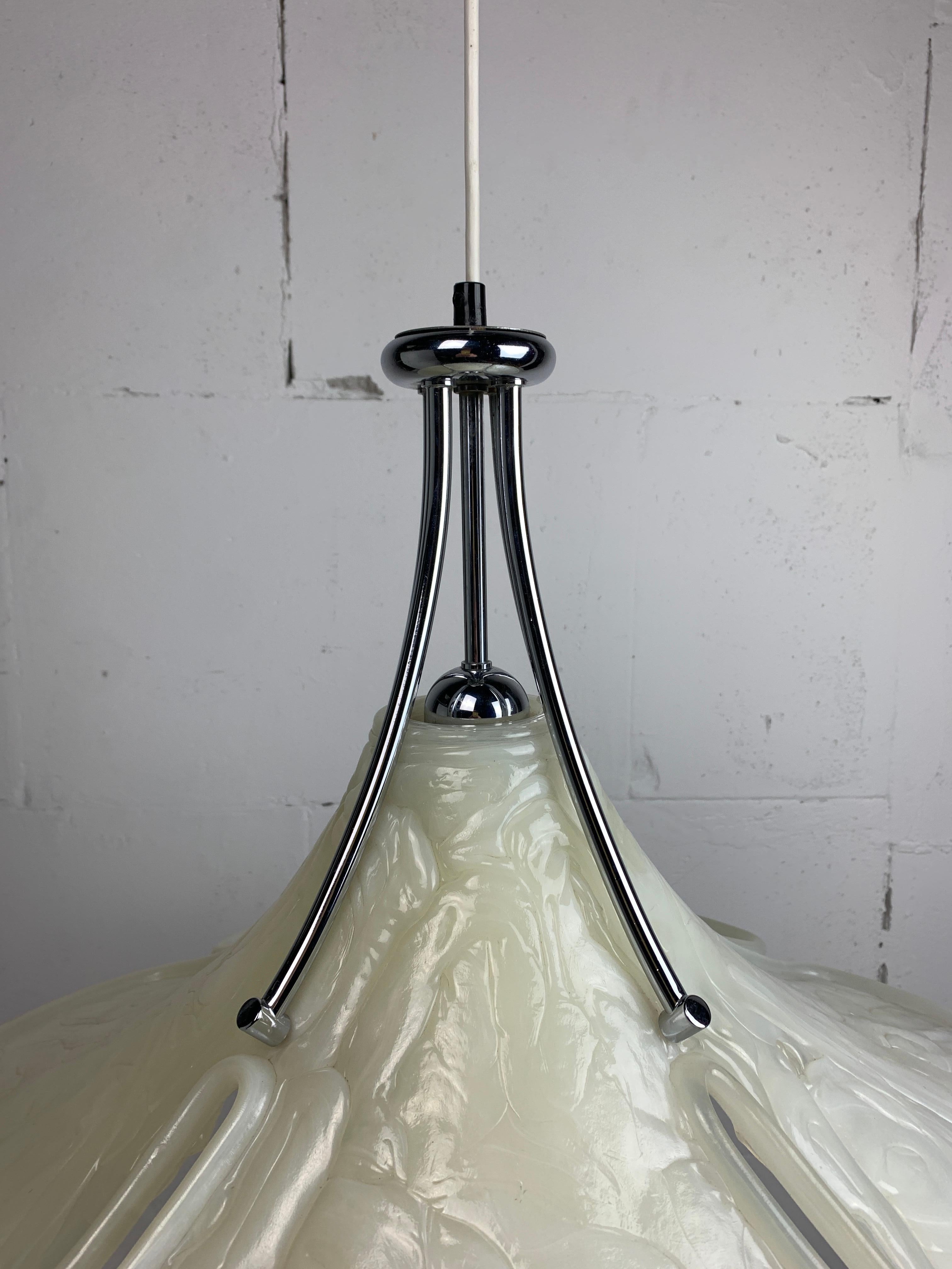 Tedesco Lampada a sospensione a forma di trifoglio in acrilico di Murano, anni '70 in vendita