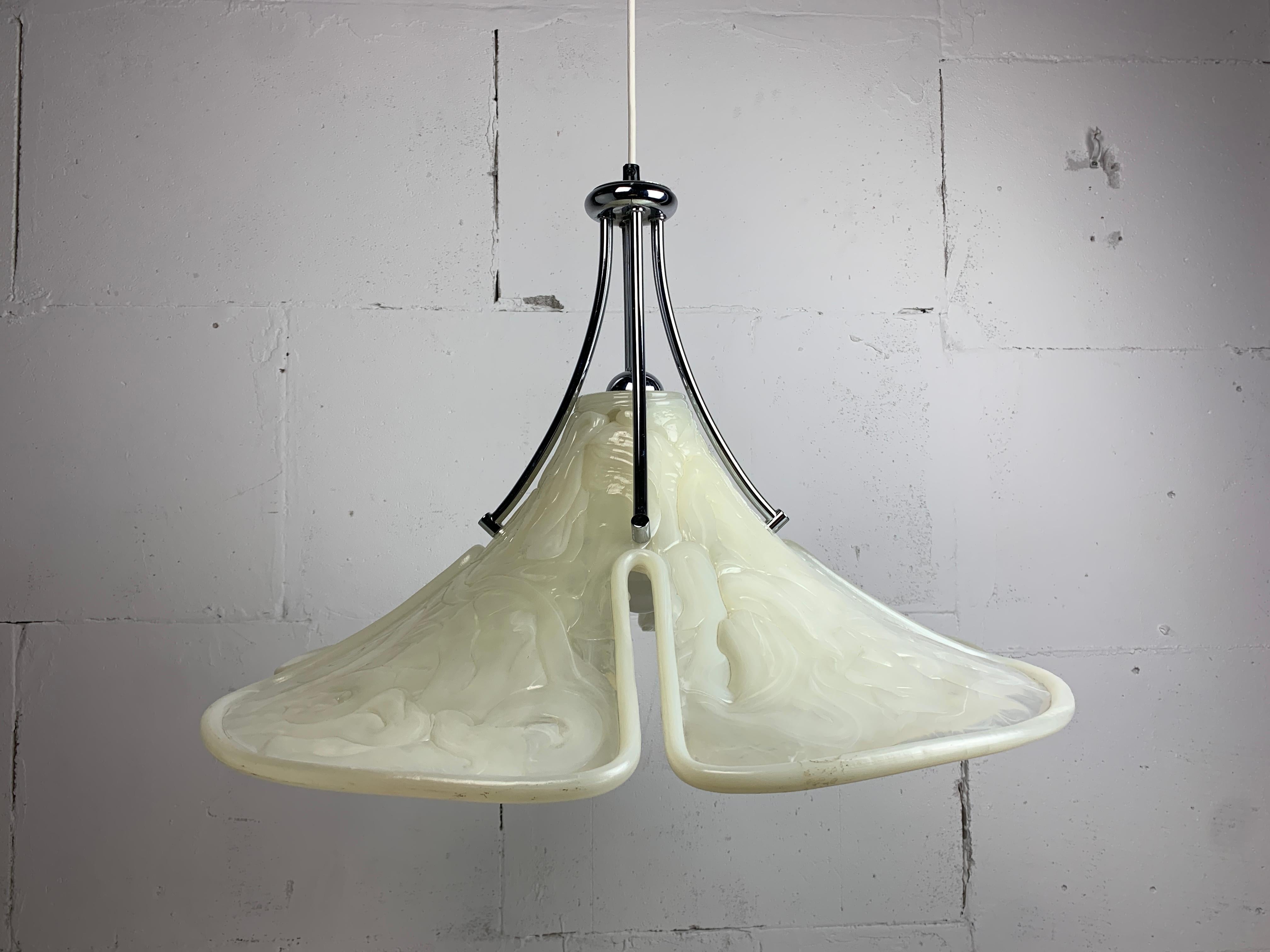Lampada a sospensione a forma di trifoglio in acrilico di Murano, anni '70 in vendita 1