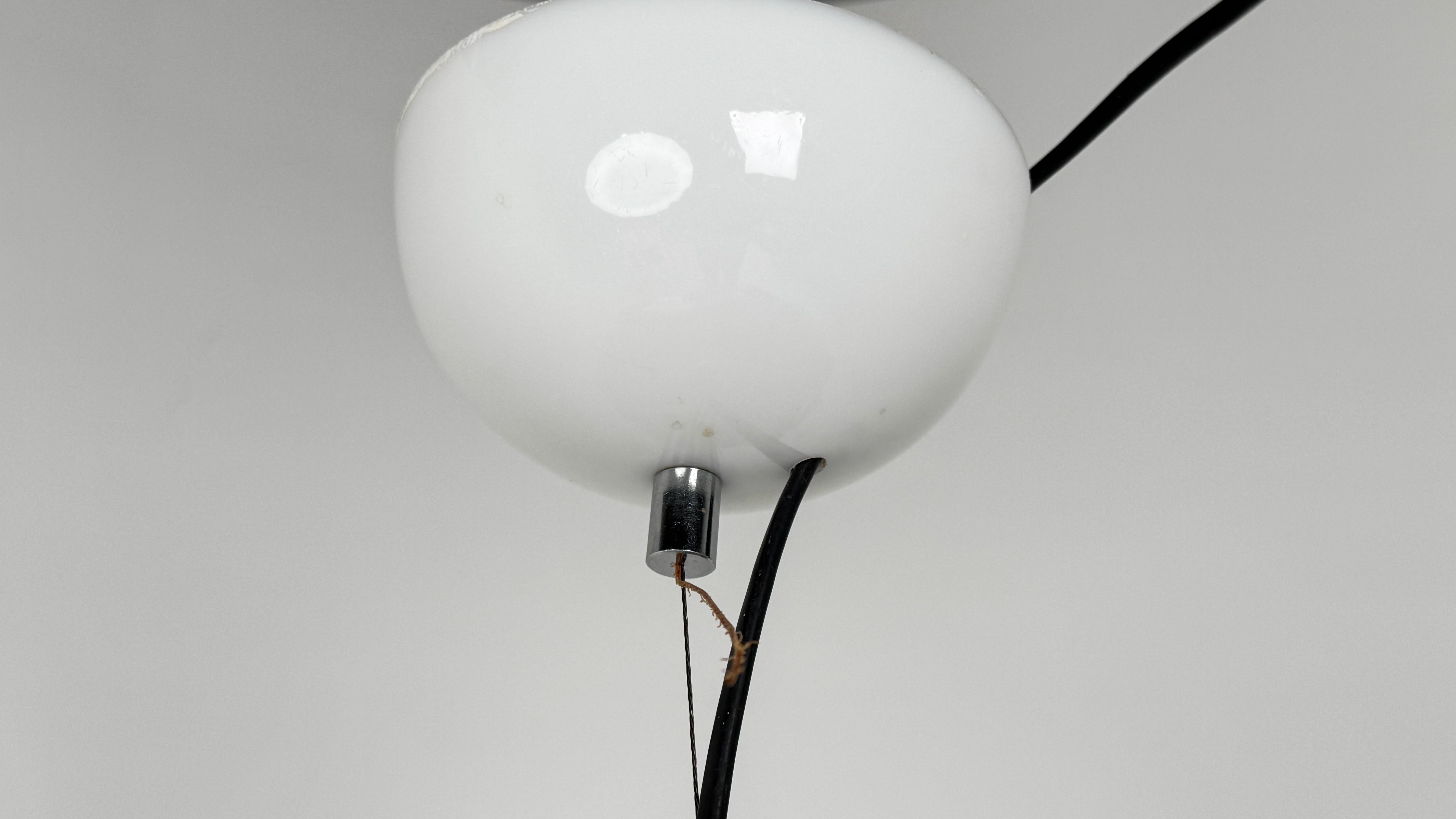 Lampada a sospensione in acrilico 'Alicante' Emanuele Ponzio per Harvey Guzzini, anni '60 in vendita 7