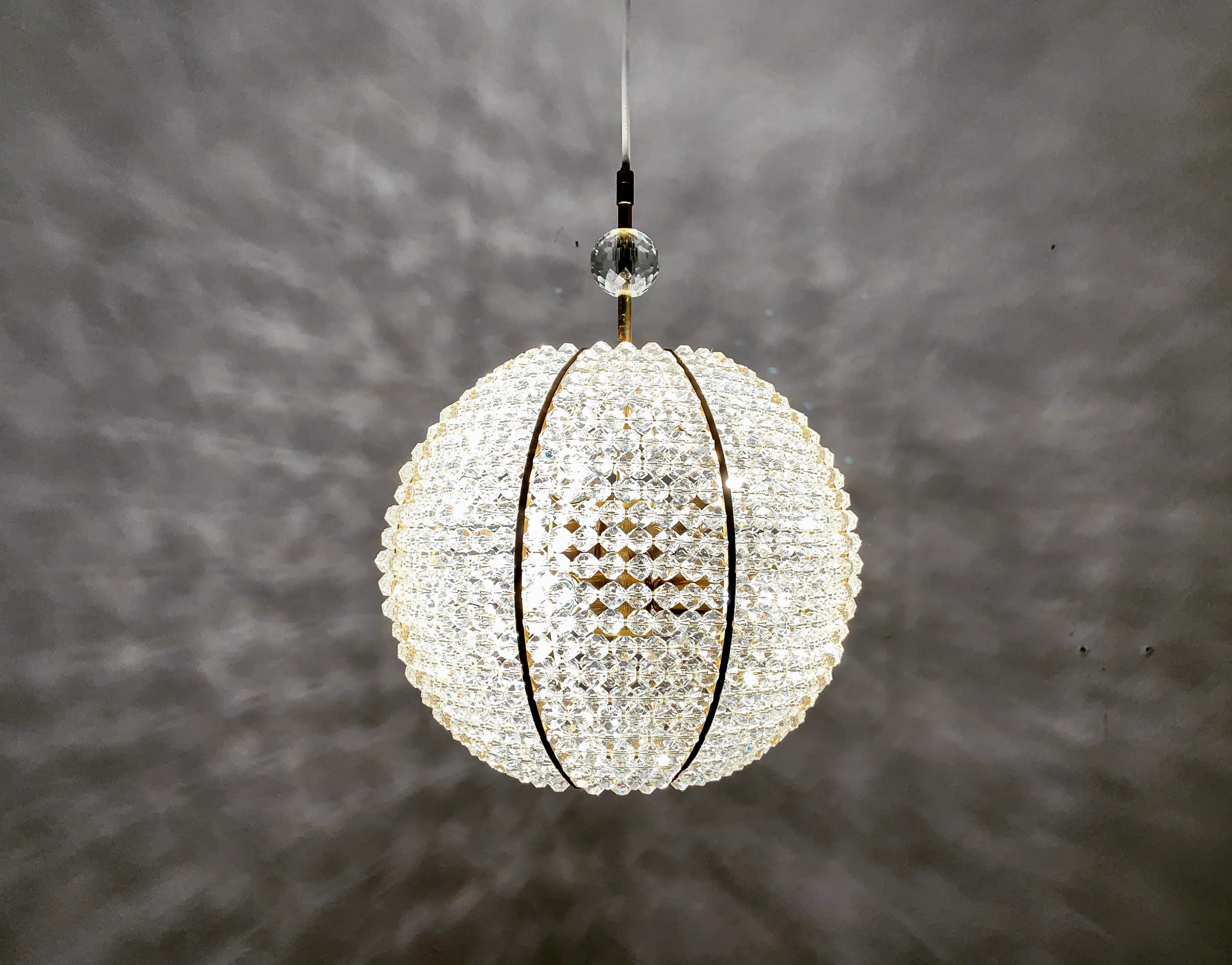 Acrylic Pendant Lamp For Sale 4