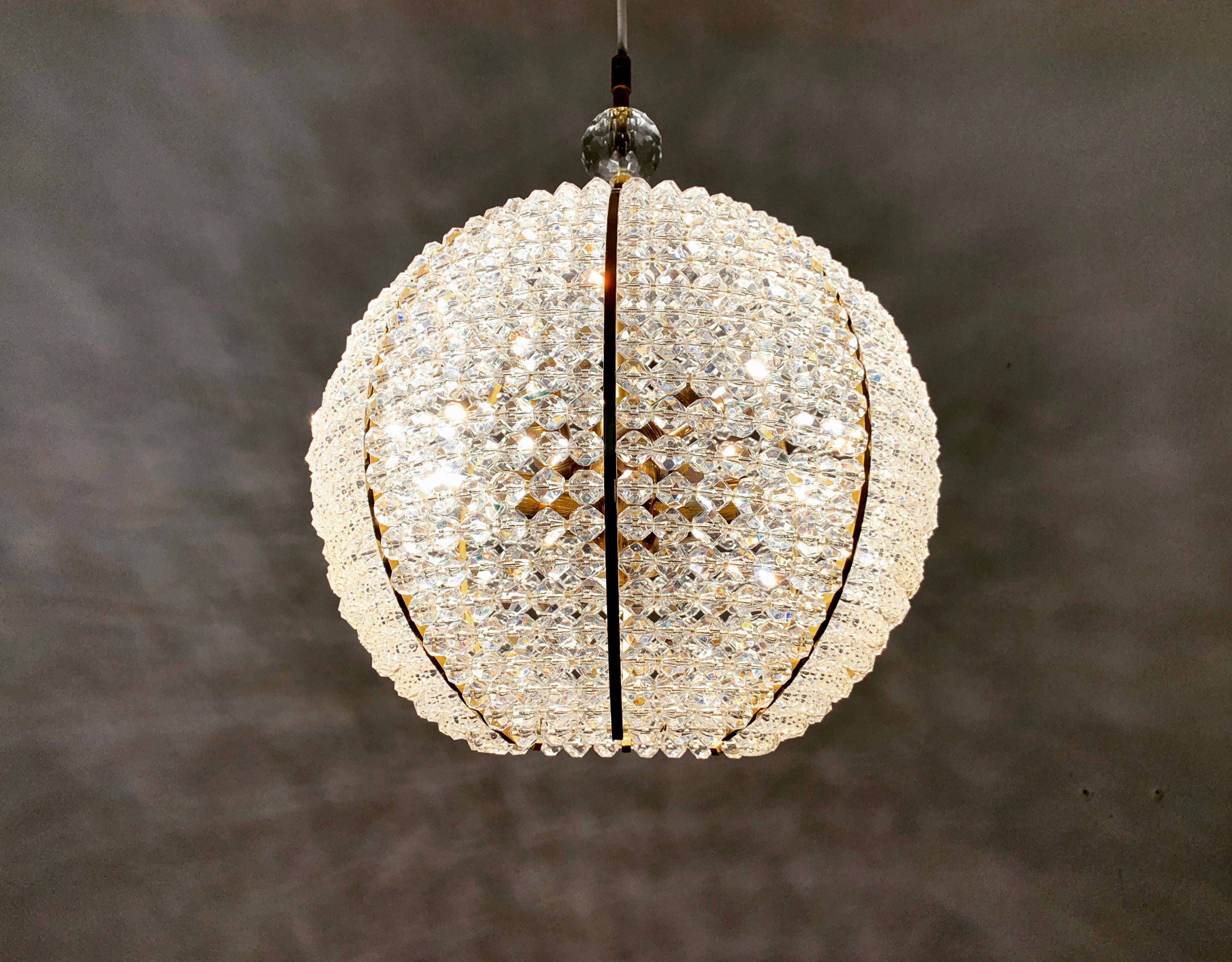 Acrylic Pendant Lamp For Sale 5
