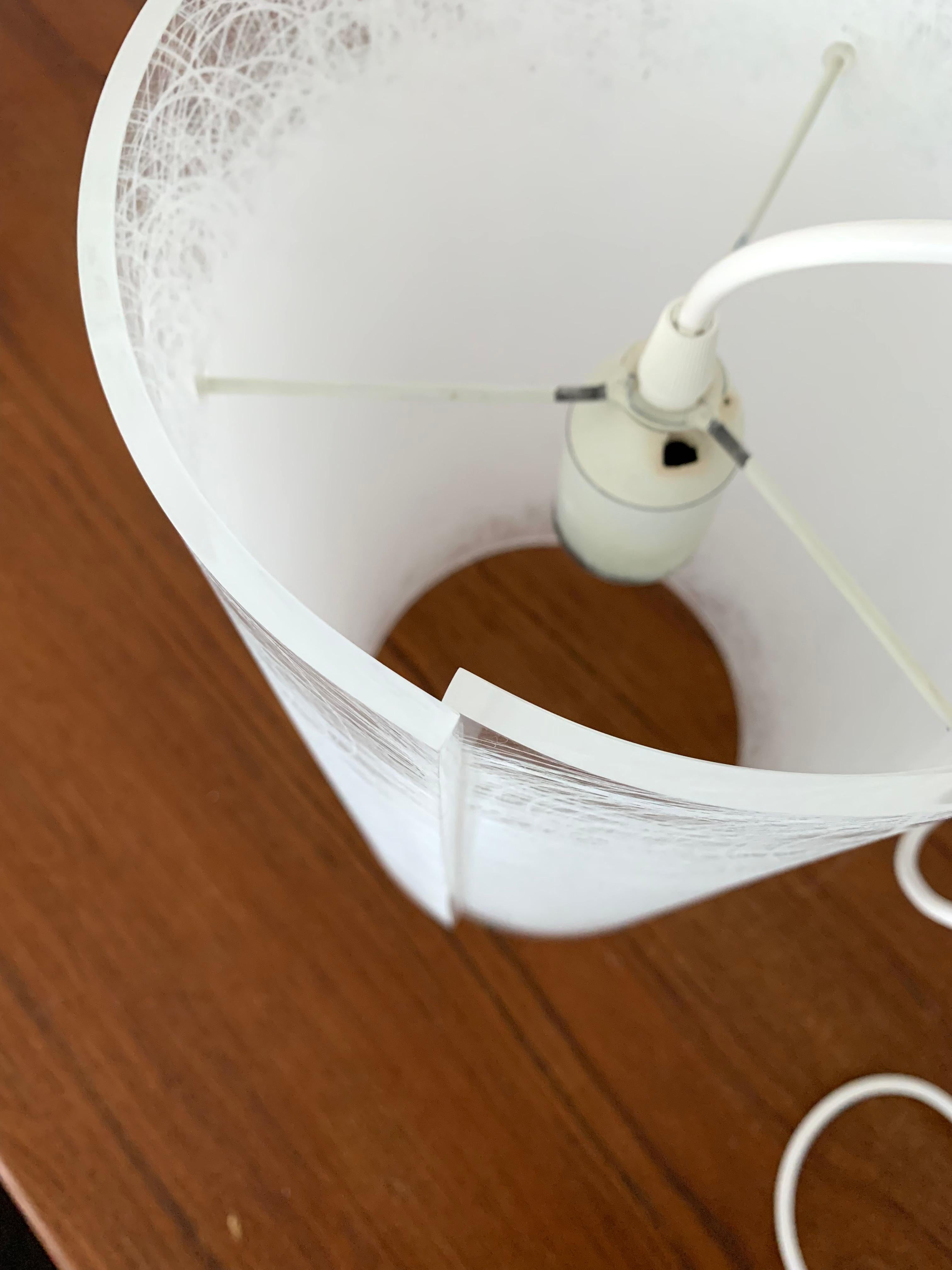 Lampada a sospensione in acrilico in vendita 7