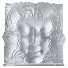 Plaque en acrylique sur Stand d'après le "Masque de Femme" de Lalique 