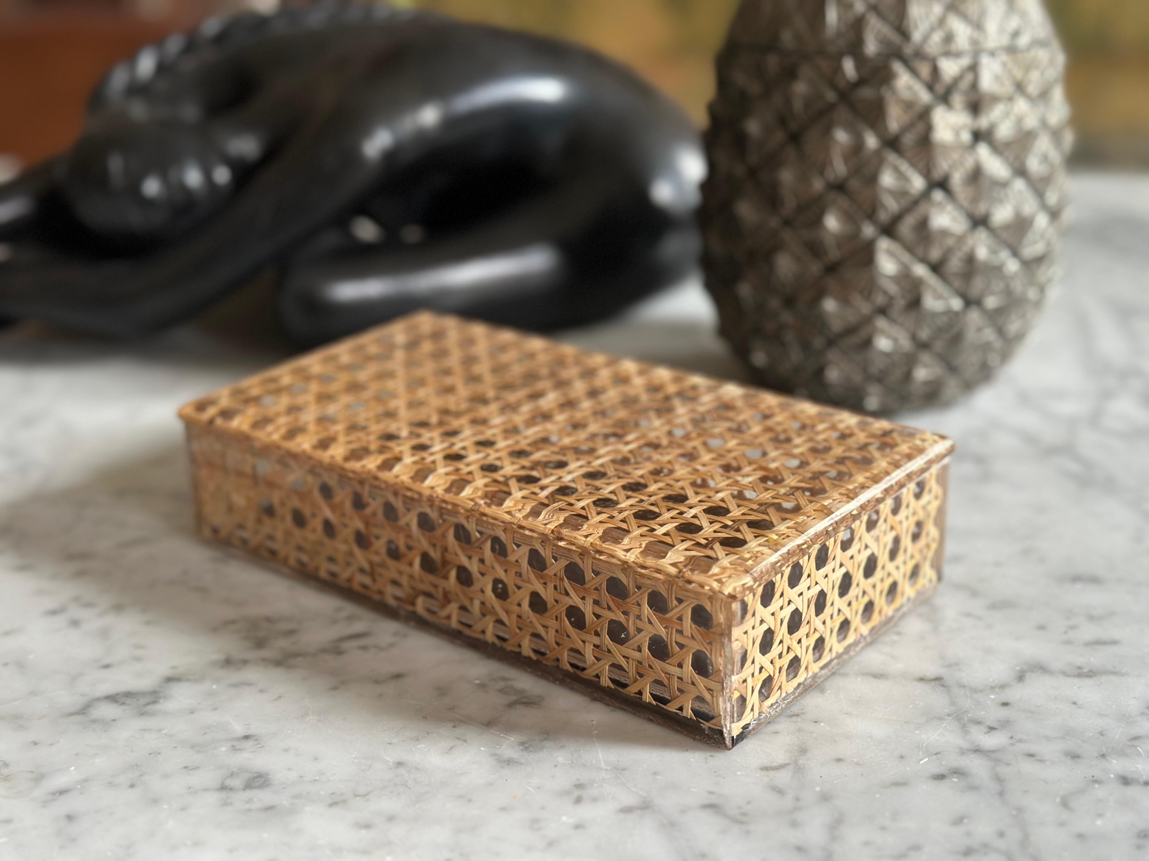 Acrylic Rattan-Effect Box, 1970s For Sale 12