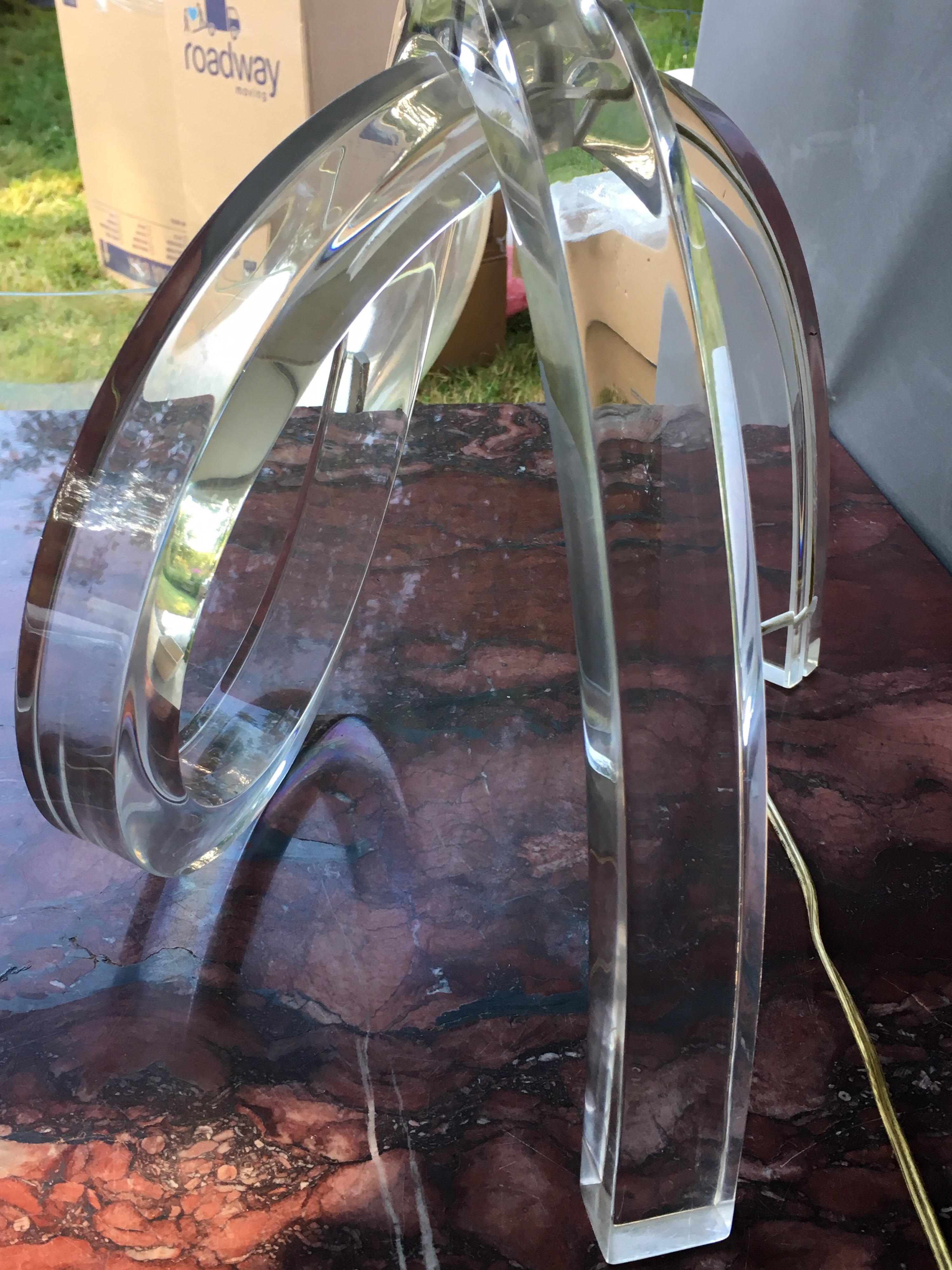 Lampe sculpturale en acrylique, XXe siècle en vente 4