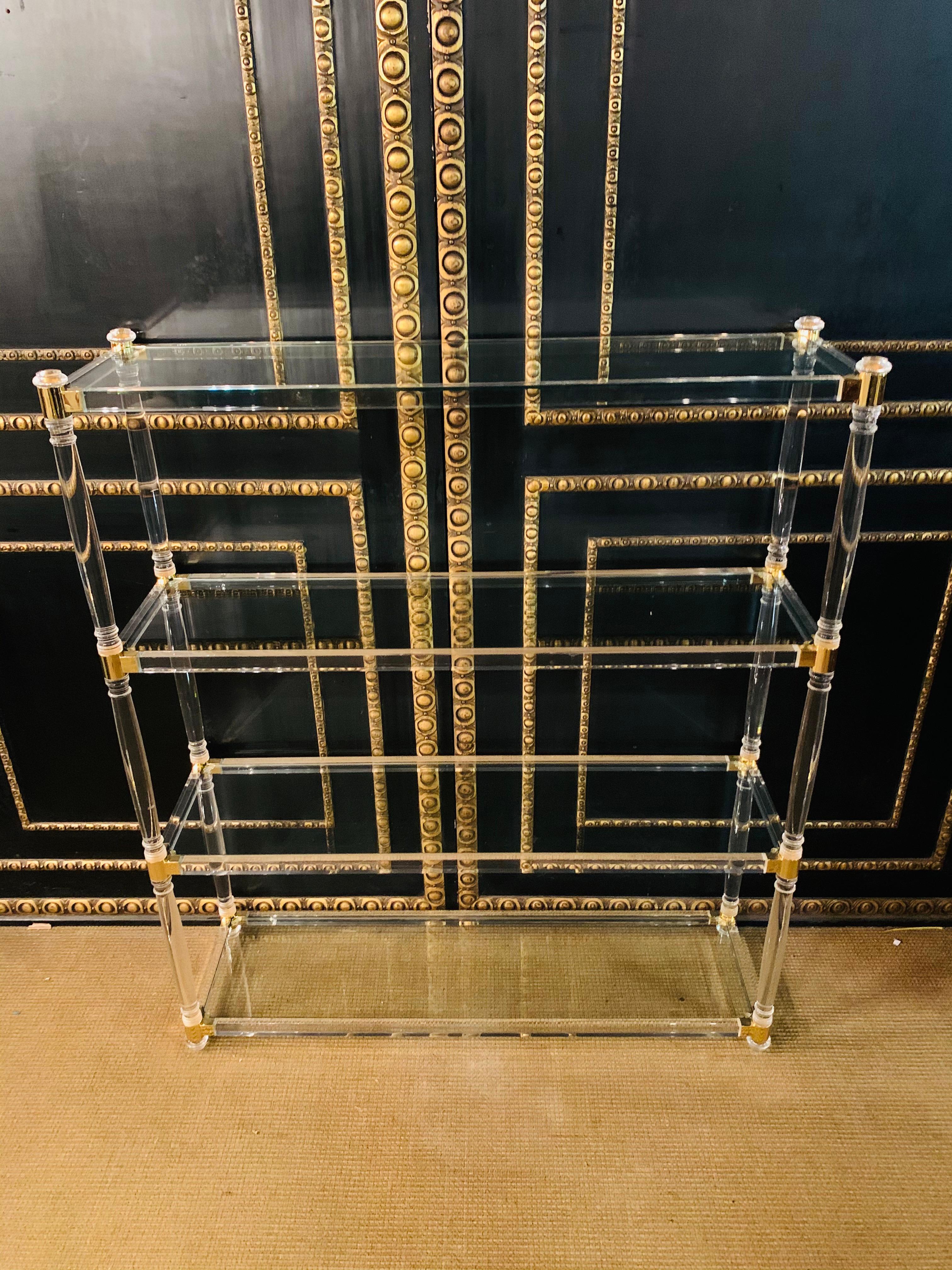 High quality acrylic shelf with 4 columns with gold elements.
Made in Italy.

Slight used, otherwise good condition.