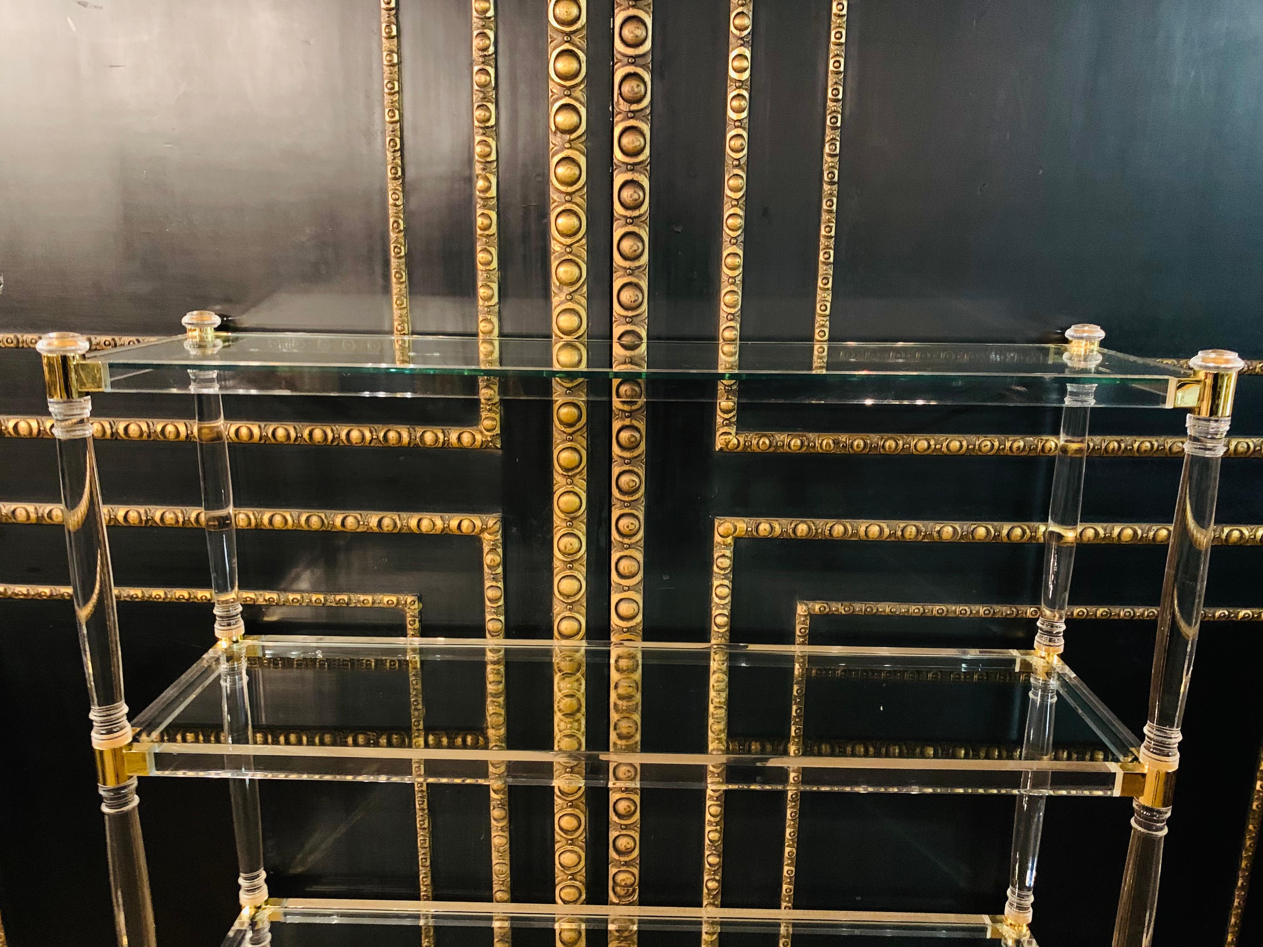Acrylic Shelf with Gold Elements and 4 Columns In Good Condition For Sale In Berlin, DE