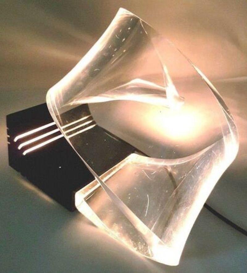 Acrylic Swirl Table Lamp Design Gaetano Missaglia, 1970s For Sale 5