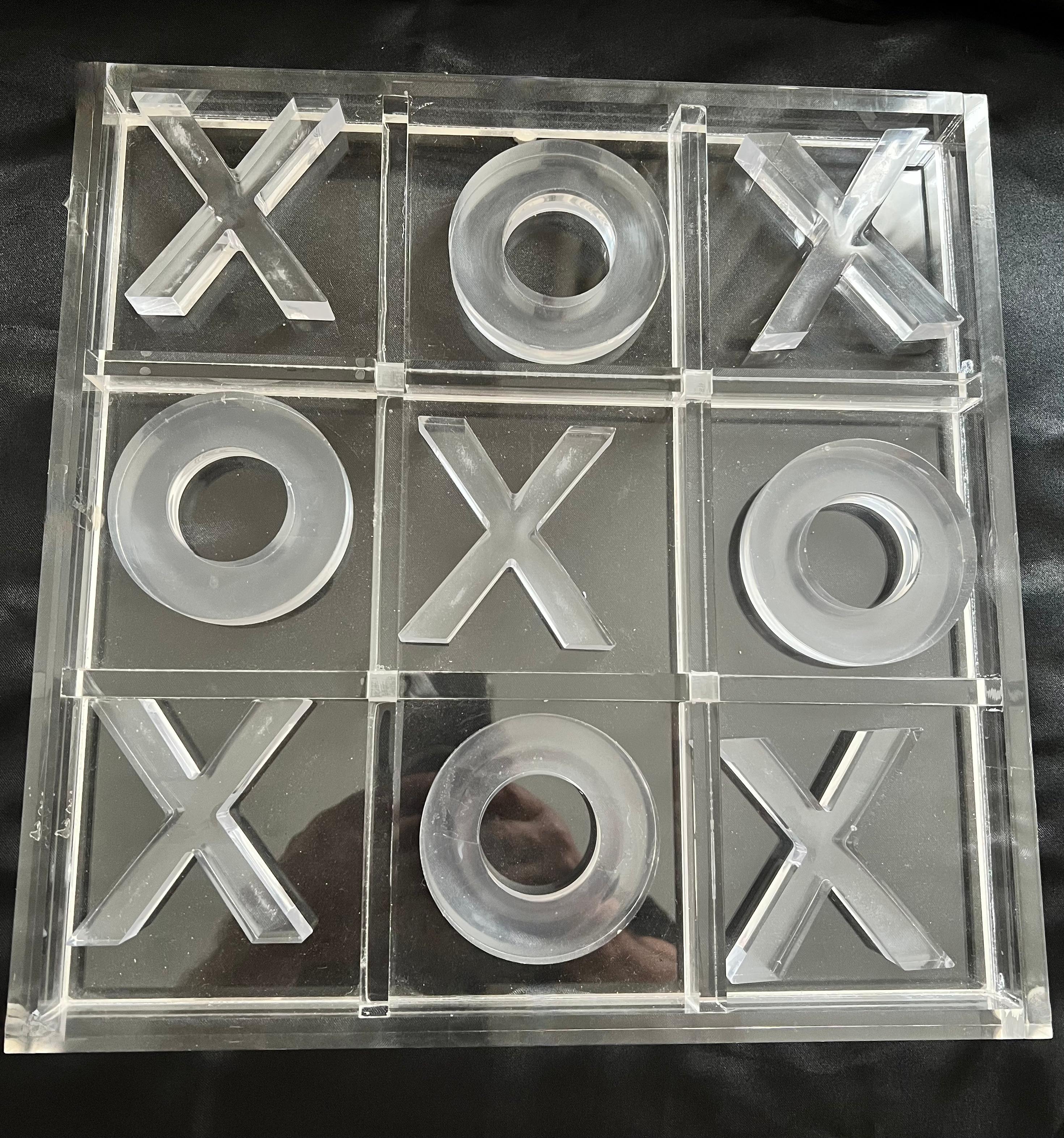 Moderne Tableau et pièces en acrylique pour Tic Tac Toe X's O's en vente