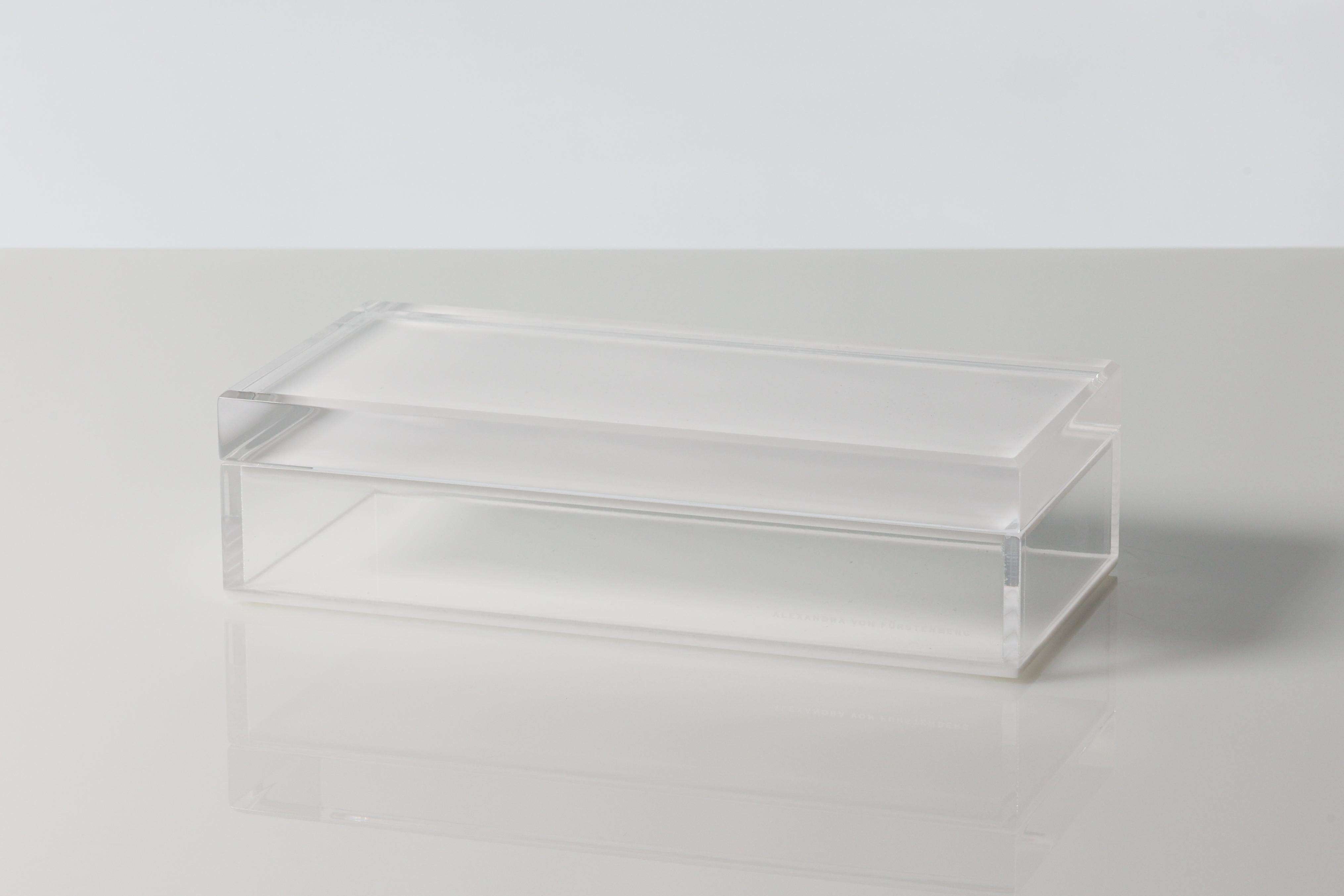 Caja Shorty acrílica blanca de Alexandra Von Furstenberg Estadounidense en venta