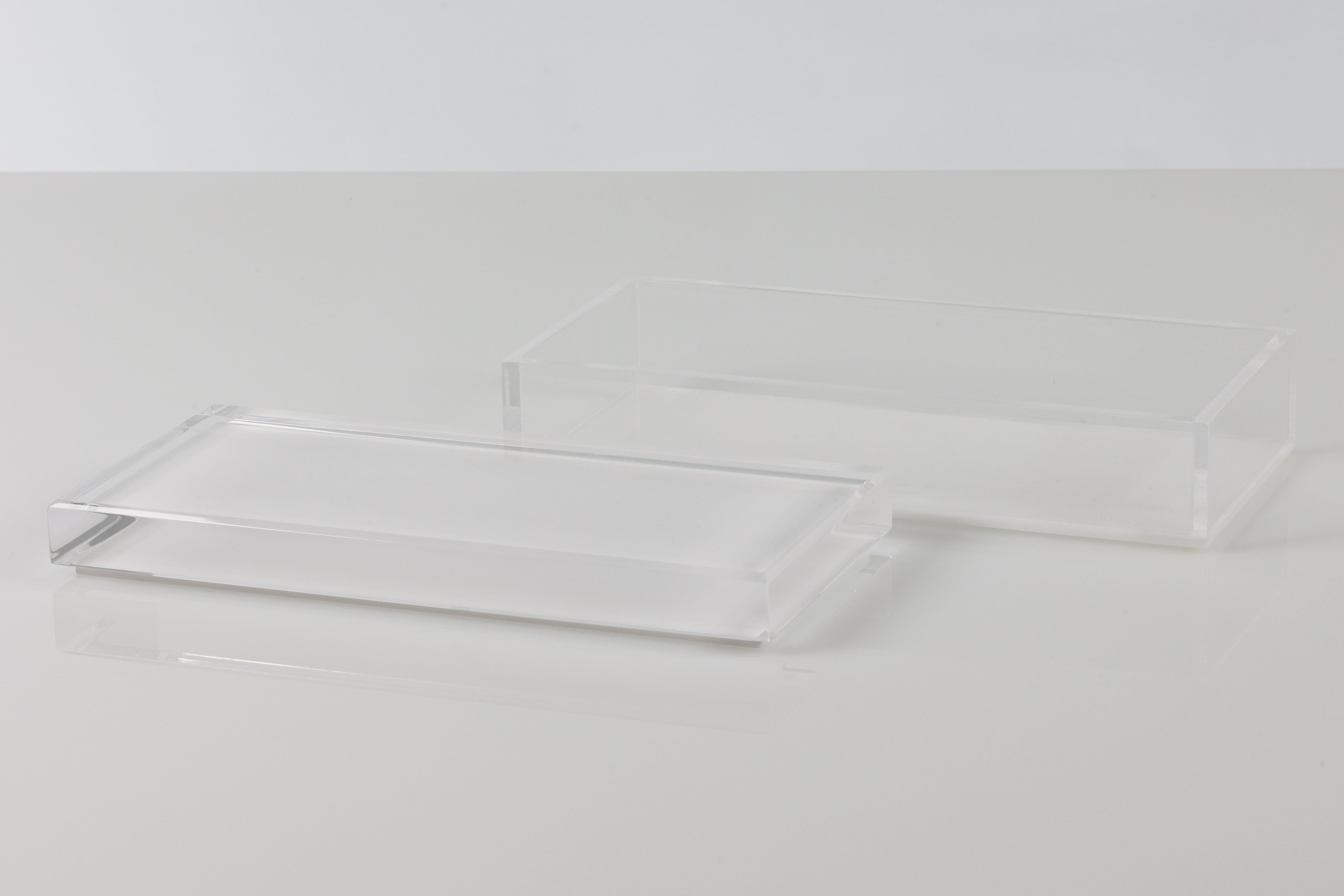 Caja Shorty acrílica blanca de Alexandra Von Furstenberg Biselado en venta