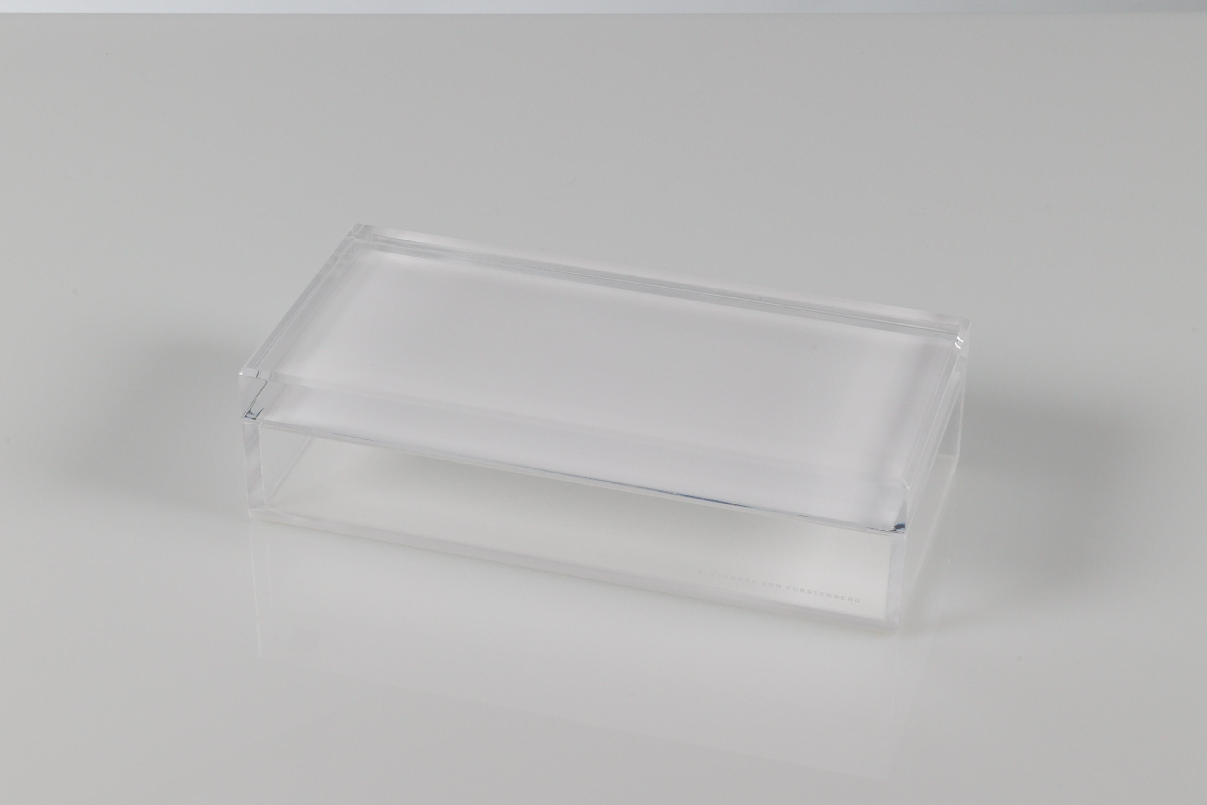 Caja Shorty acrílica blanca de Alexandra Von Furstenberg en Nuevo estado para la venta en Los Angeles, CA