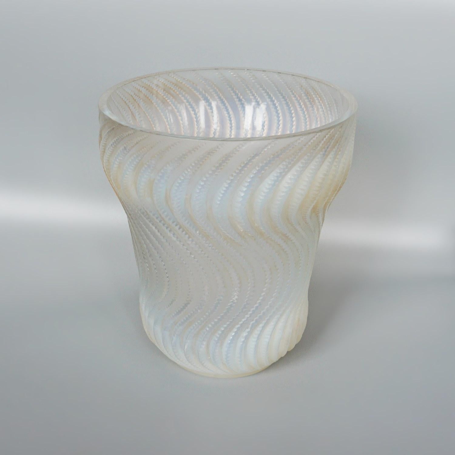 'Actinia' an Opalescent Glass Vase by René Lalique, Circa 1935 In Excellent Condition For Sale In Forest Row, East Sussex