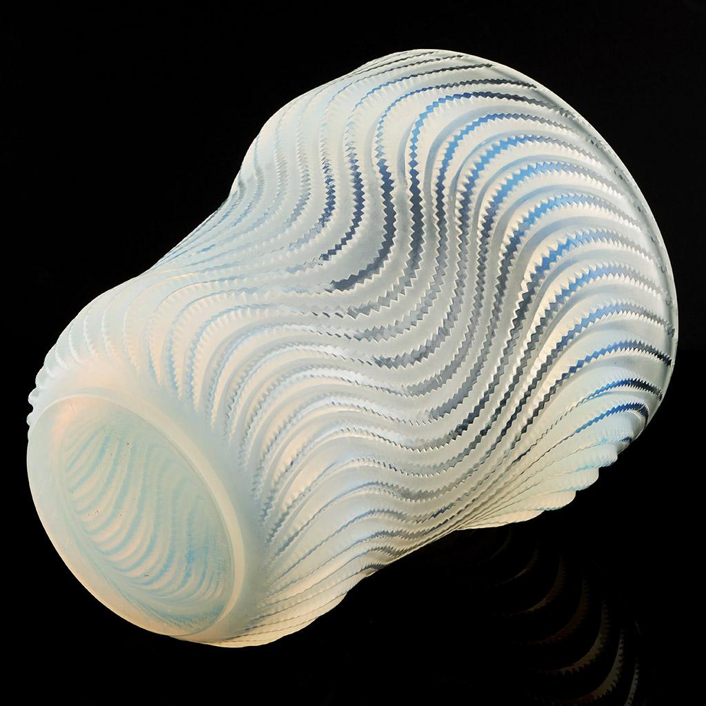 'Actinia' an Opalescent Glass Vase by Rene Lalique In Excellent Condition For Sale In Forest Row, East Sussex