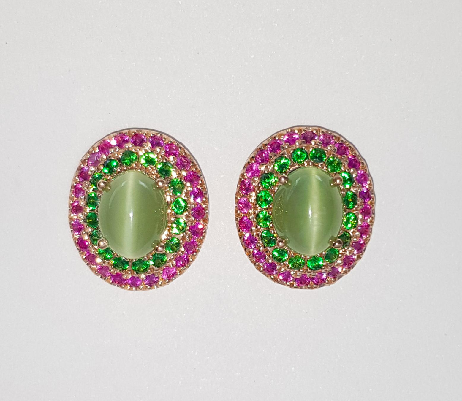 Contemporaneo Orecchini con occhio di gatto di actinolite, zaffiro rosa e tsavorite in oro rosa 18 carati in vendita